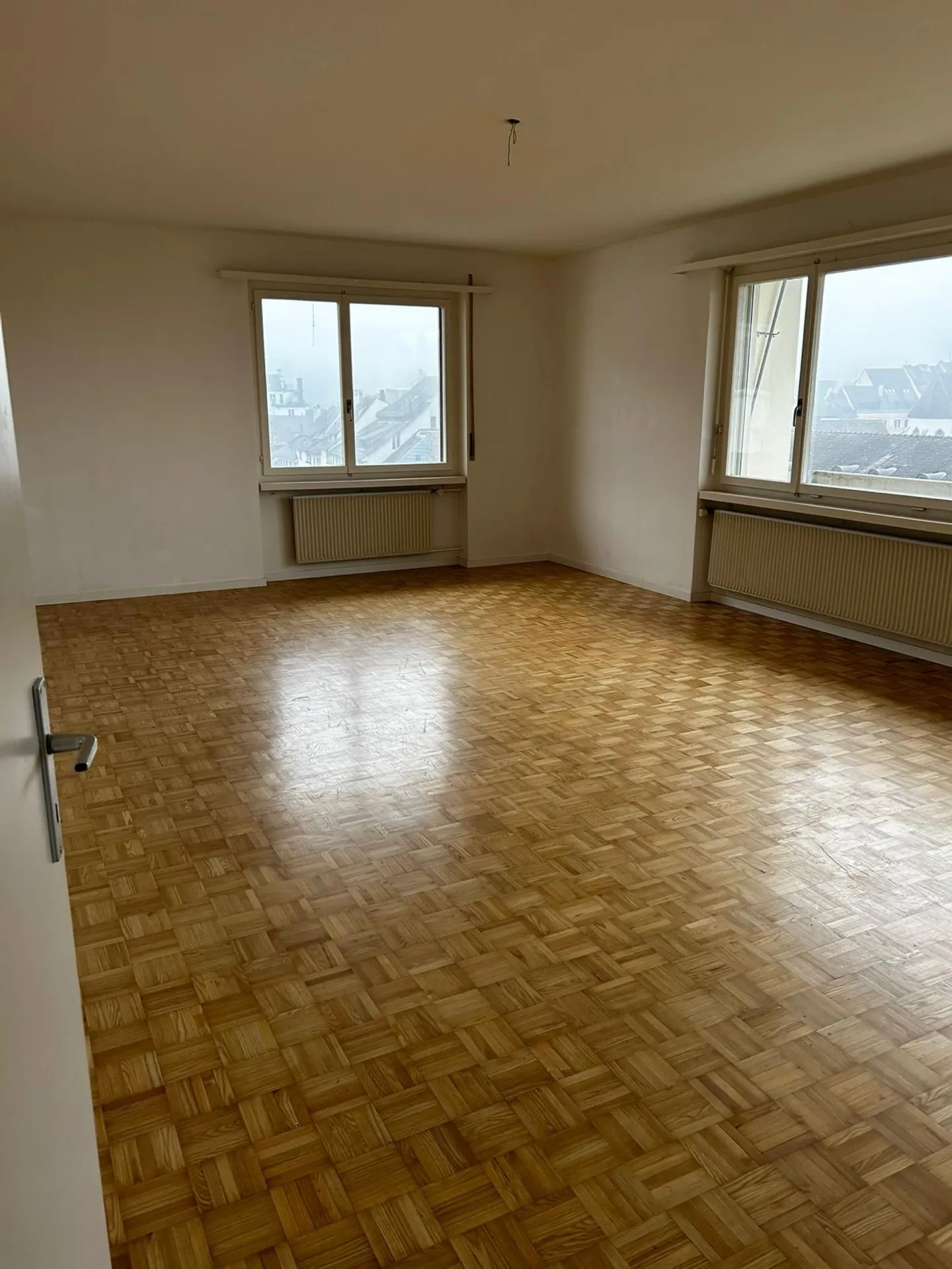 Luminoso appartamento di 4 stanze con balcone in posizione centrale a Sciaffusa - Foto 2 di 4