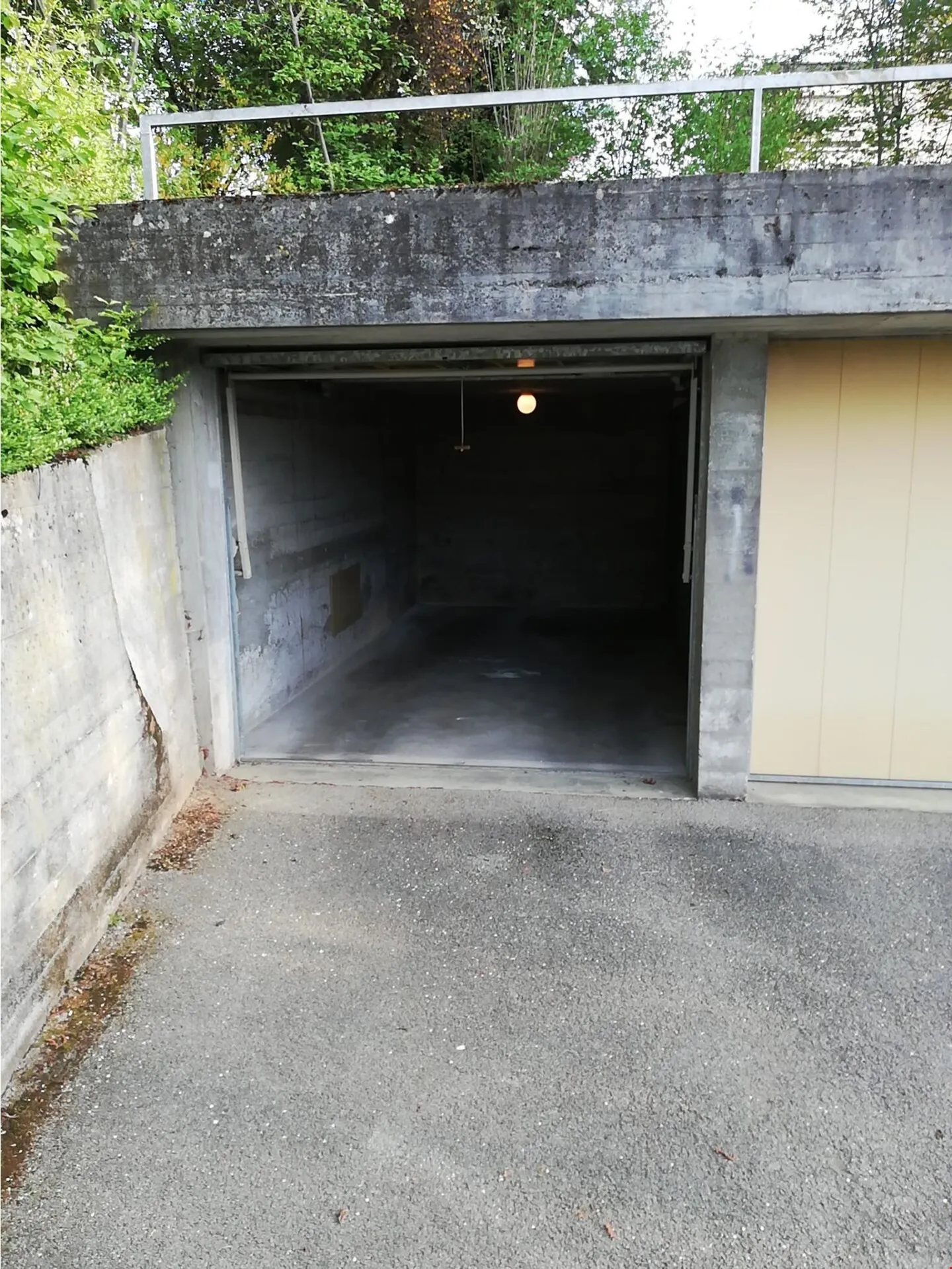 Geräumige Garage zu Vermieten - Foto 2 von 3