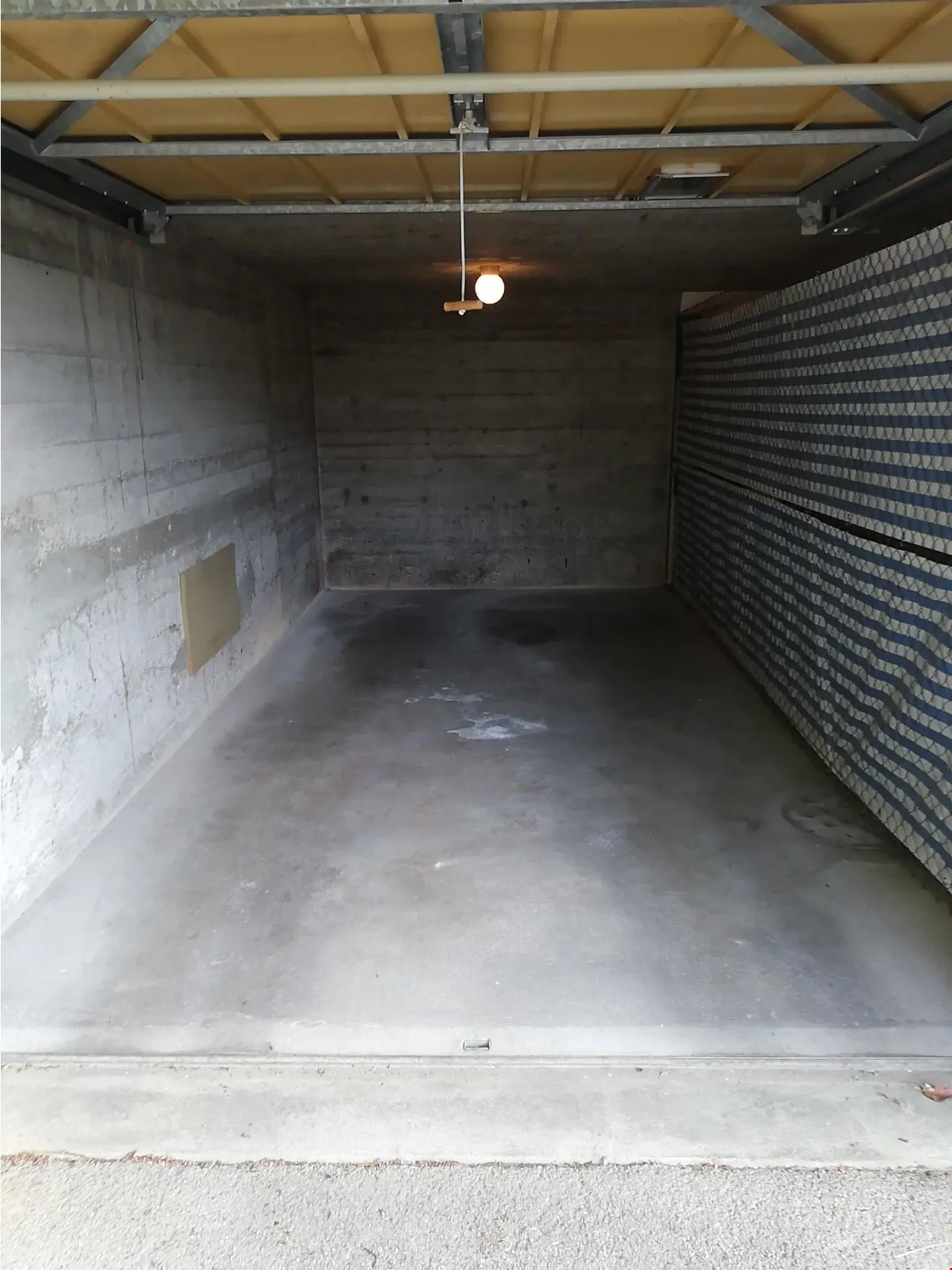 Geräumige Garage zu Vermieten - Foto 3 von 3