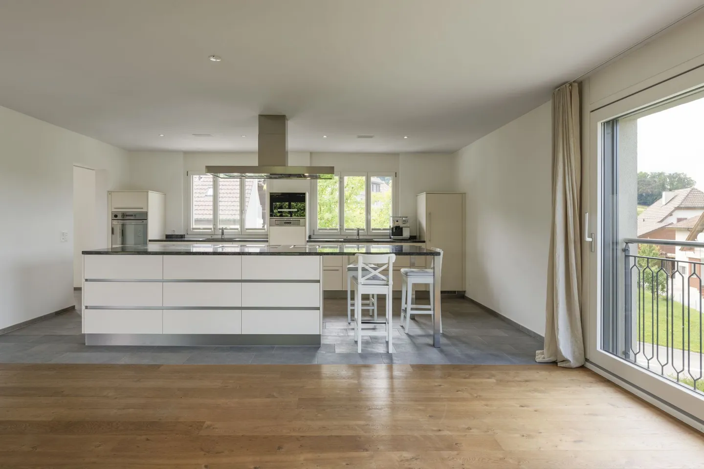Appartamento con terrazza di 370 m2 nel verde - Foto 4 di 18