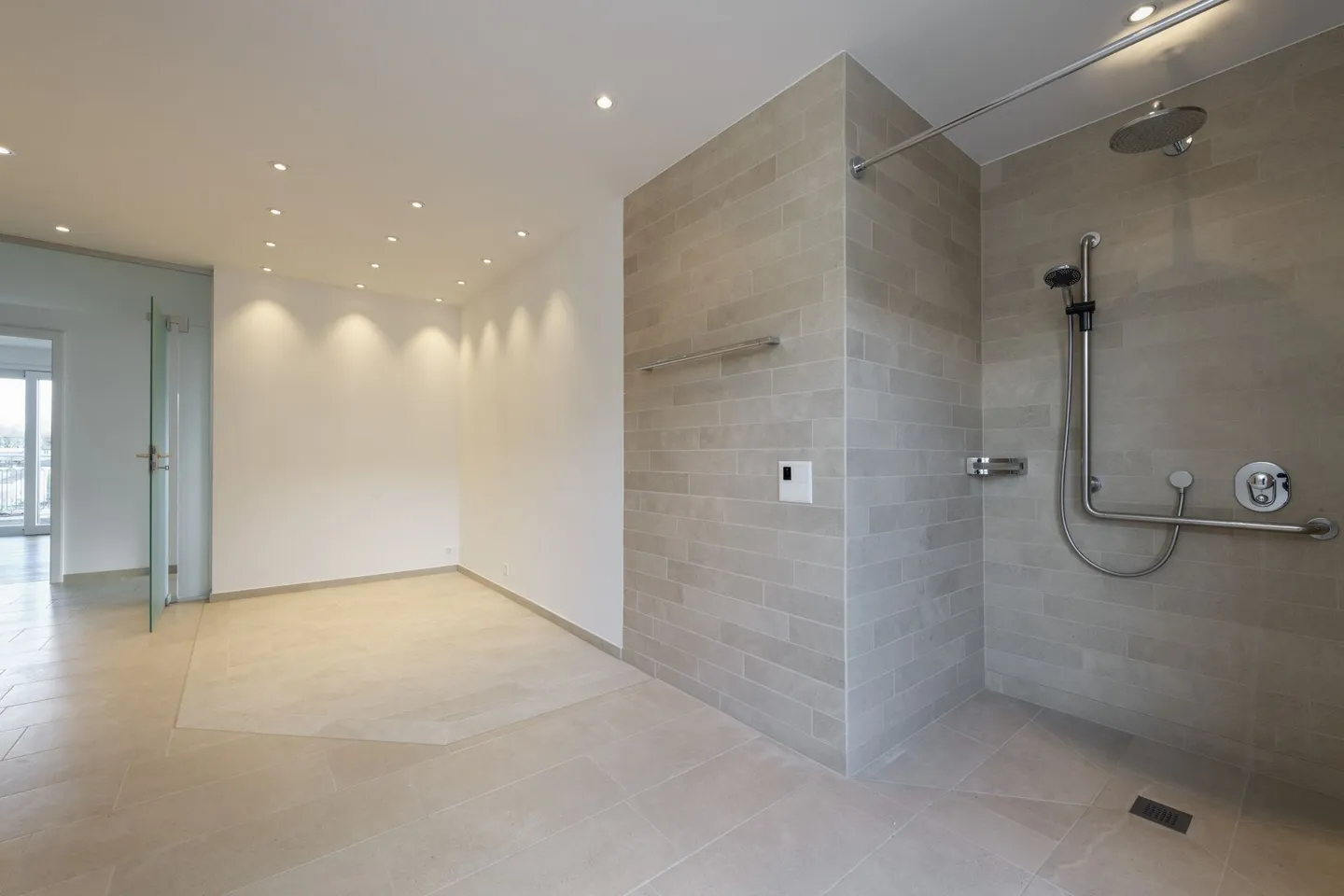 Appartamento con terrazza di 370 m2 nel verde - Foto 12 di 18