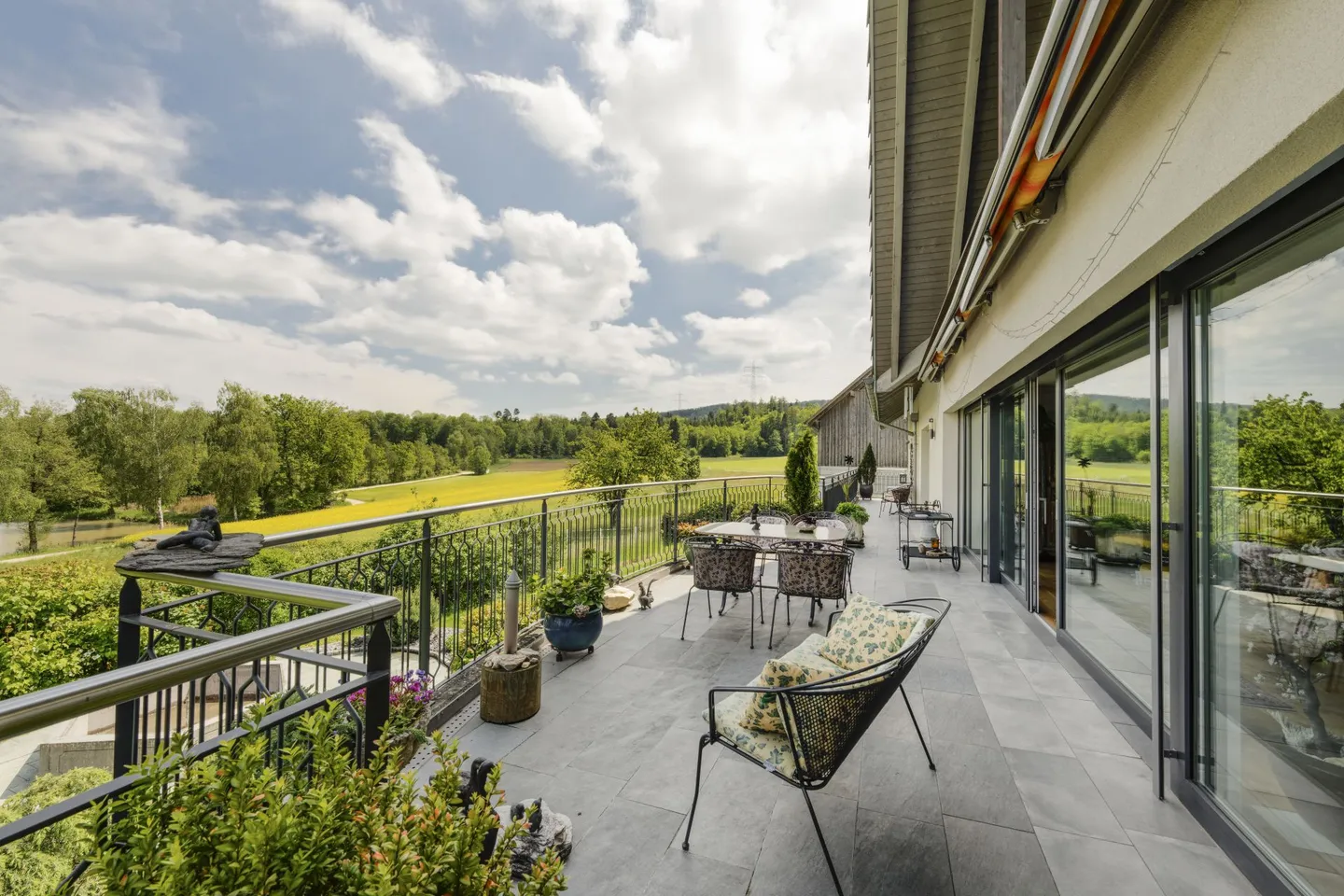 Appartamento con terrazza di 370 m2 nel verde - Foto 15 di 18