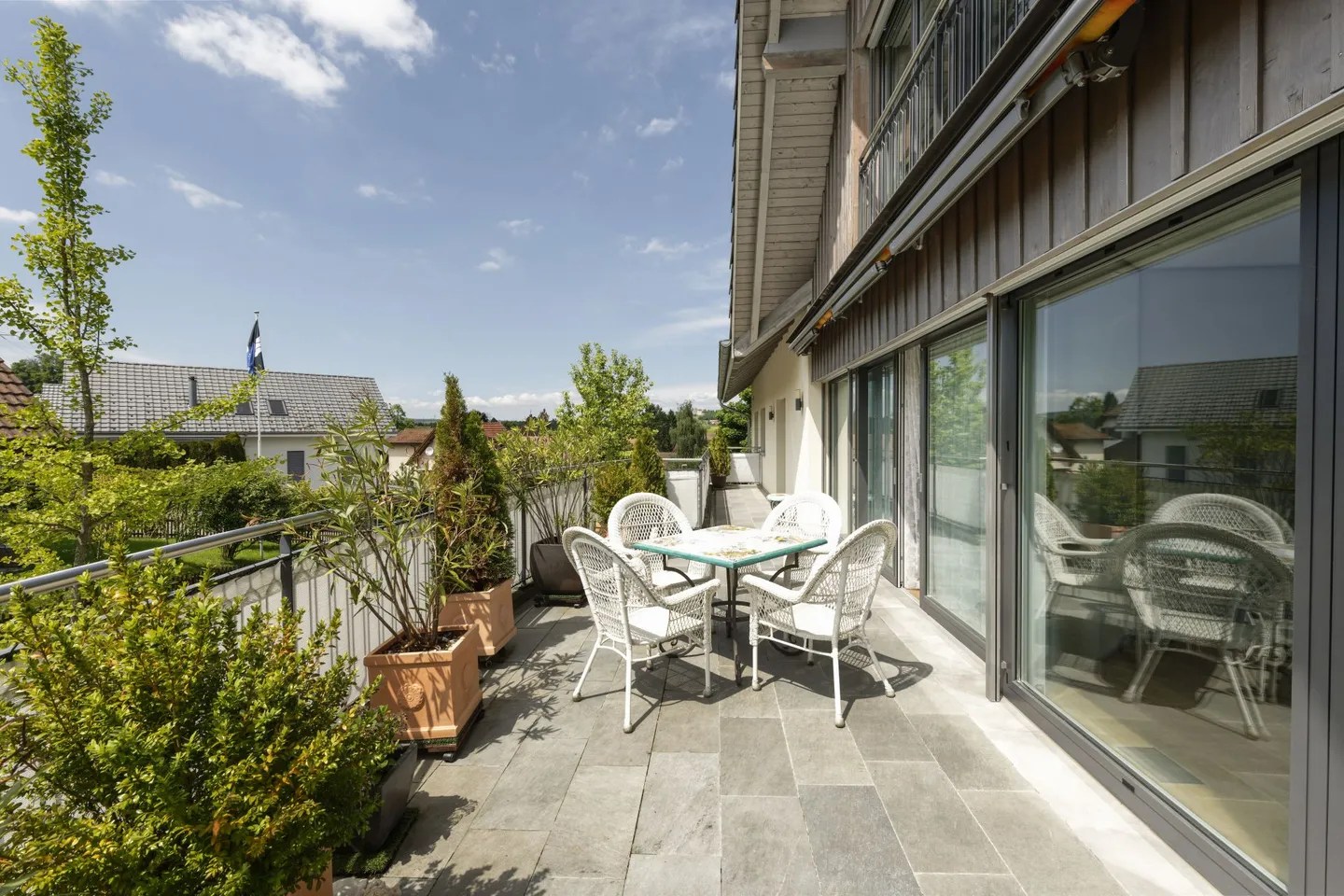 Appartamento con terrazza di 370 m2 nel verde - Foto 16 di 18