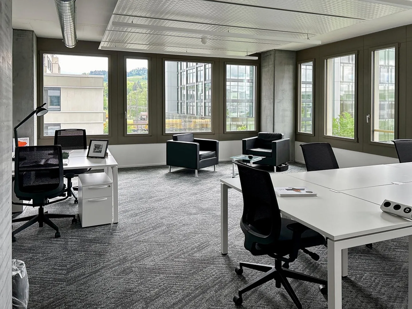 Geräumiges Büro für Teams in Zug - Foto 3 von 8