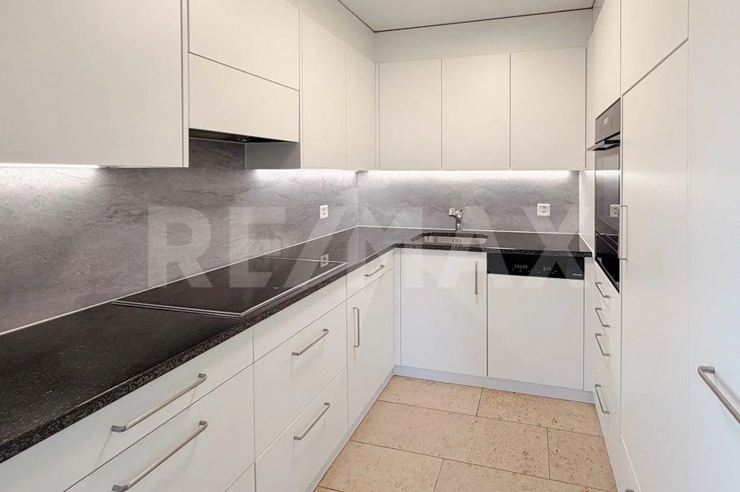 Top central location: 3.5 room apartment on the 2nd floor - Photo 8 of 13