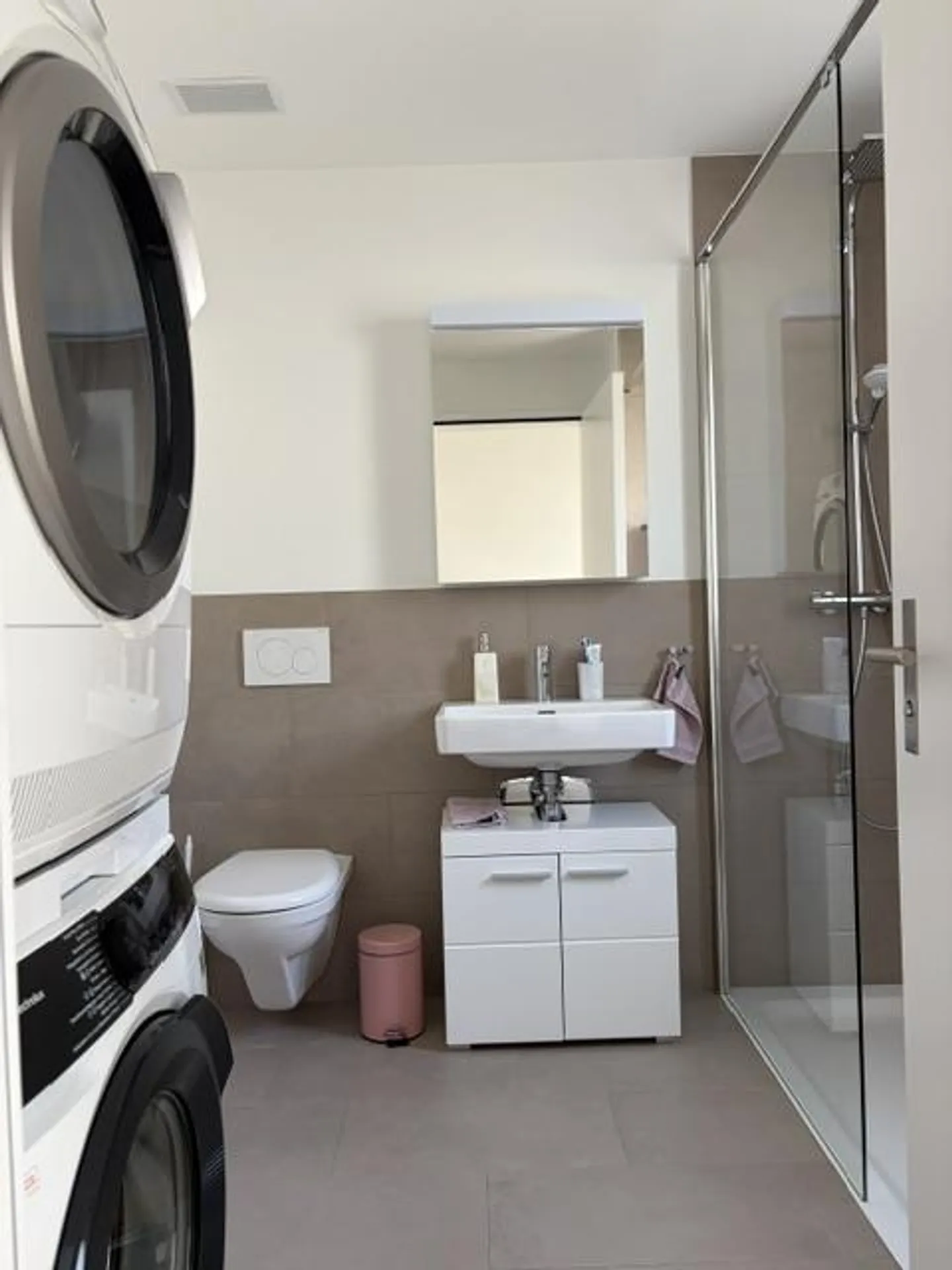 Modern 2.5-room apartment with loggia in Liestal - Photo 8 of 10
