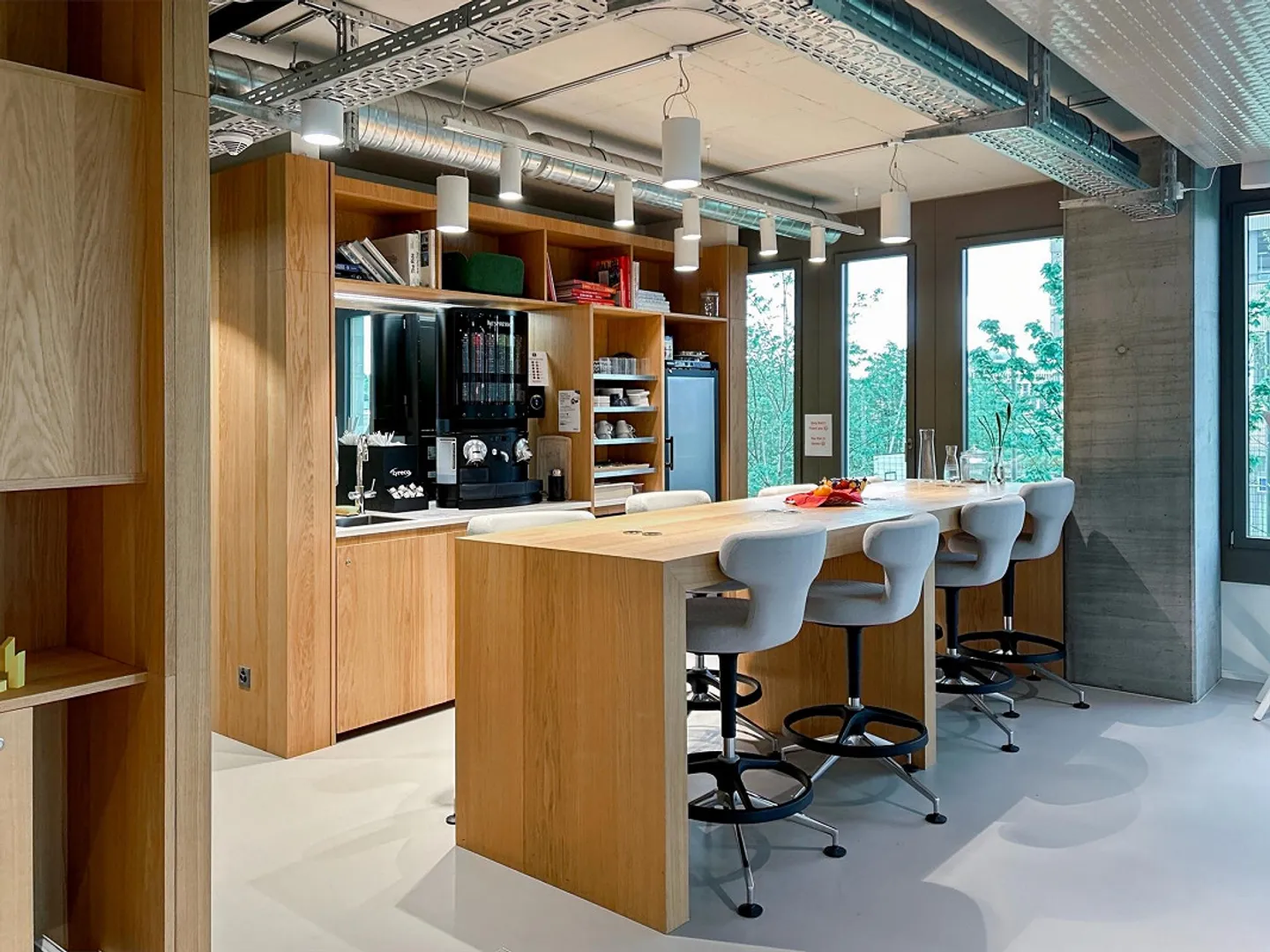 Geräumiges Büro für Teams in Zug - Foto 8 von 8