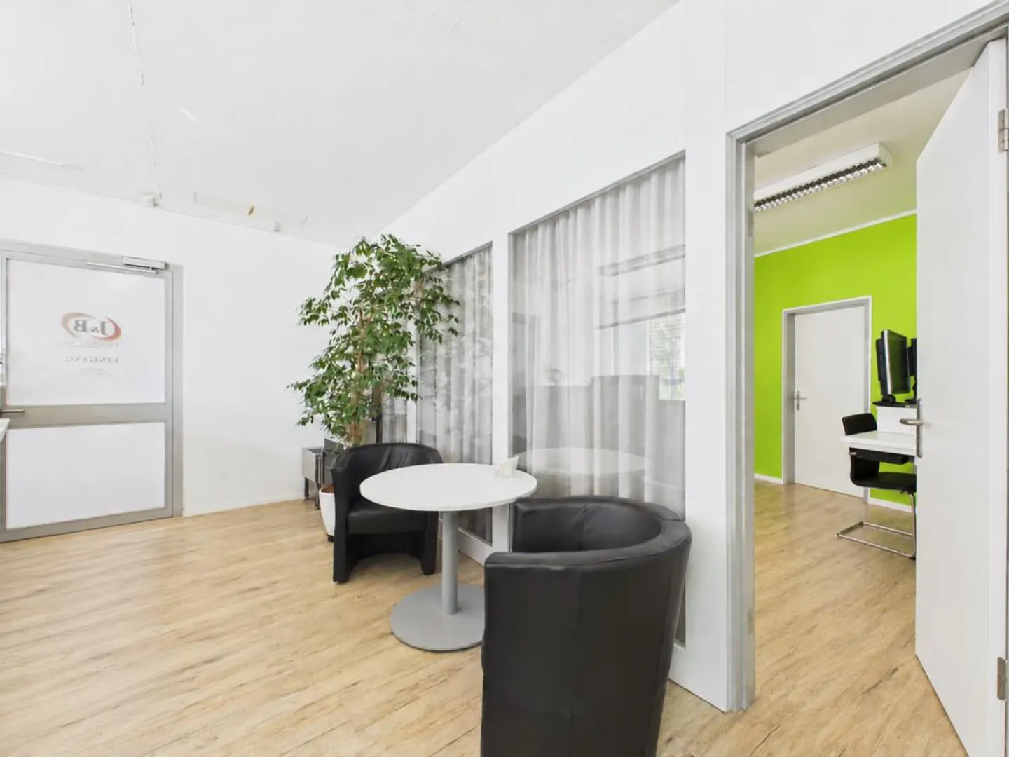 Vielseitiger Büroraum in Hünenberg - Foto 1 von 8