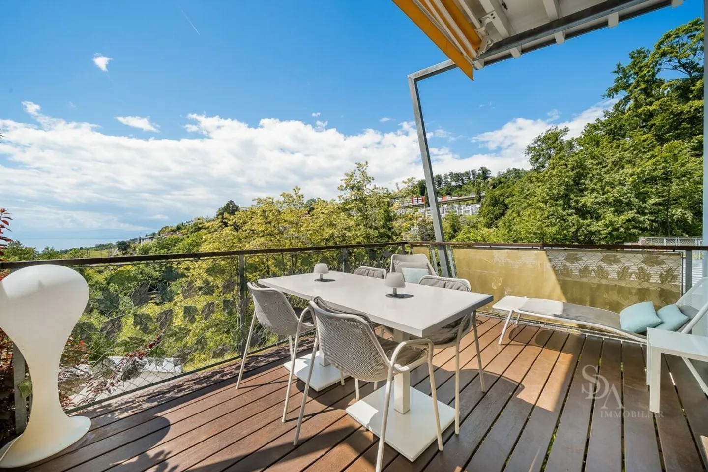 Elegante appartamento attico con vista lago - Foto 2 di 13