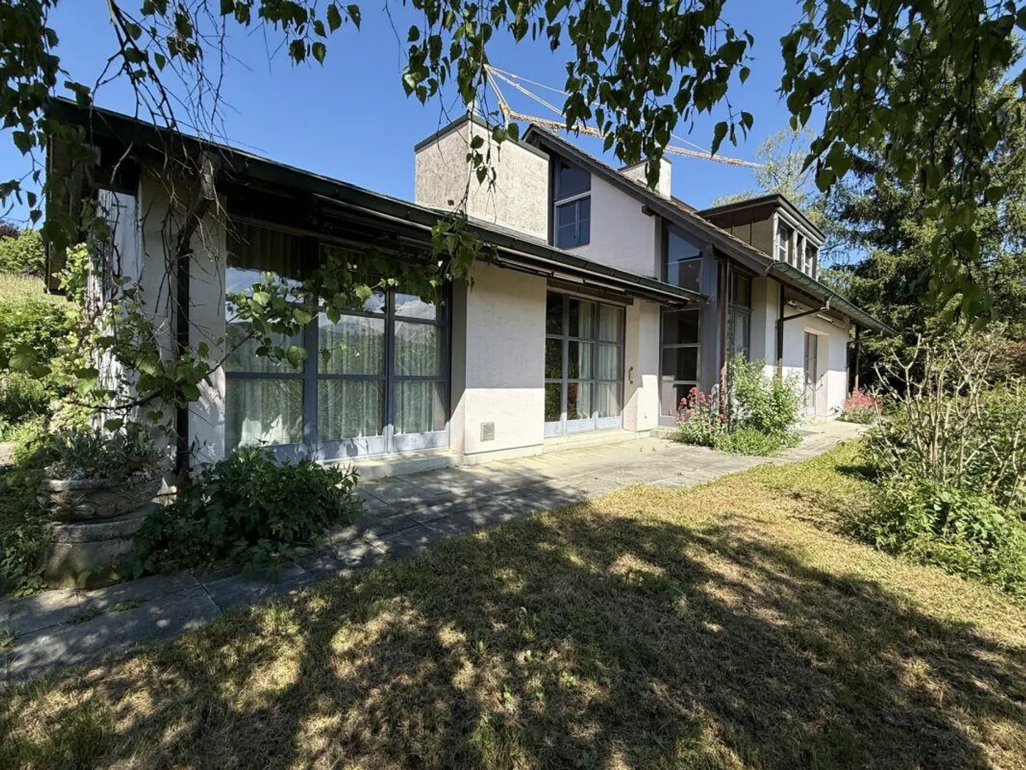 Detached single-family house on large plot - Photo 2 of 11