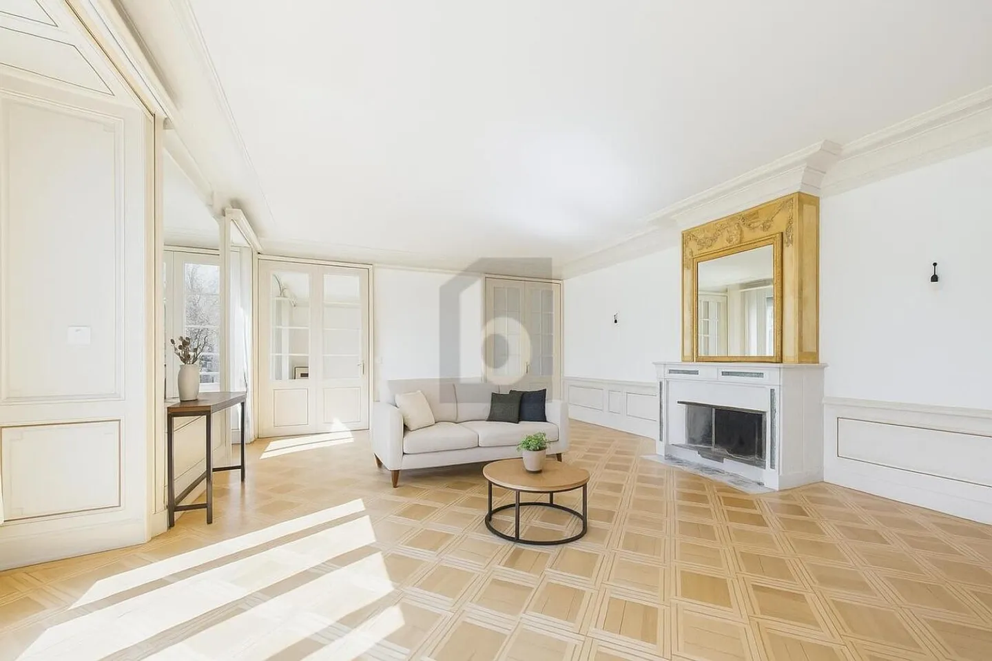 HAUSSMANNISCHE UND HOCHWERTIGE WOHNUNG MIT AUSSICHT IN CHAMPEL - Foto 3 von 6