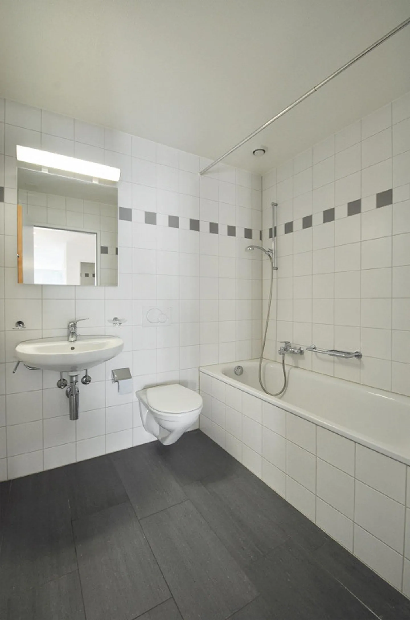 Appartamento duplex di 5 1/2 stanze nel centro di Ettingen - Foto 6 di 14