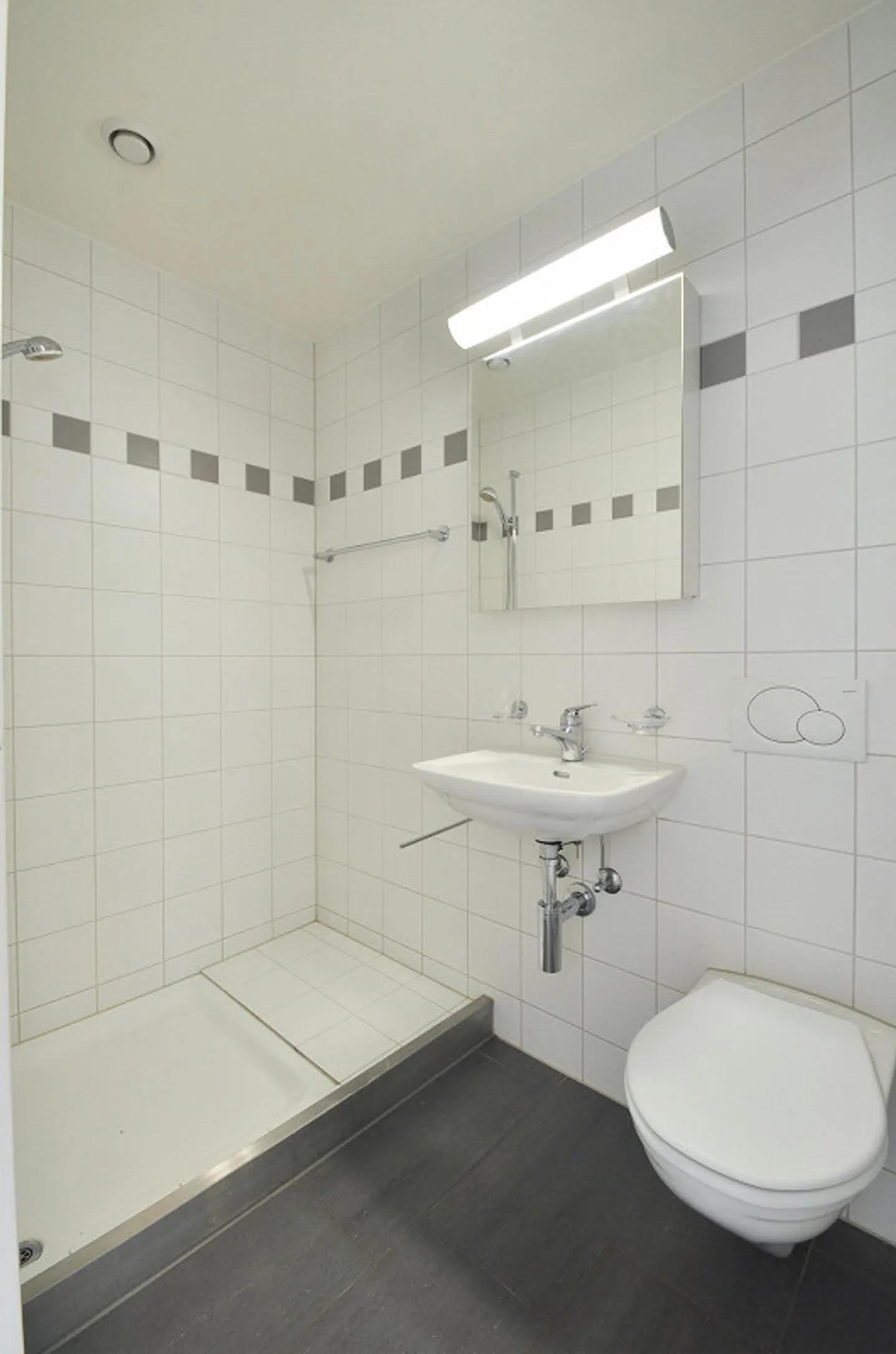 Appartamento duplex di 5 1/2 stanze nel centro di Ettingen - Foto 7 di 14