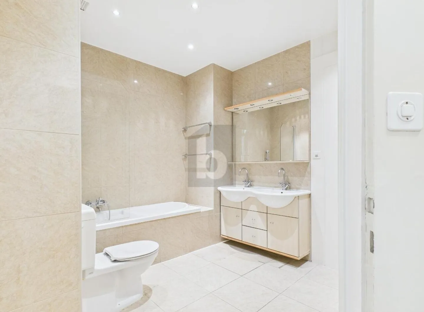 HAUSSMANNISCHE UND HOCHWERTIGE WOHNUNG MIT AUSSICHT IN CHAMPEL - Foto 5 von 6