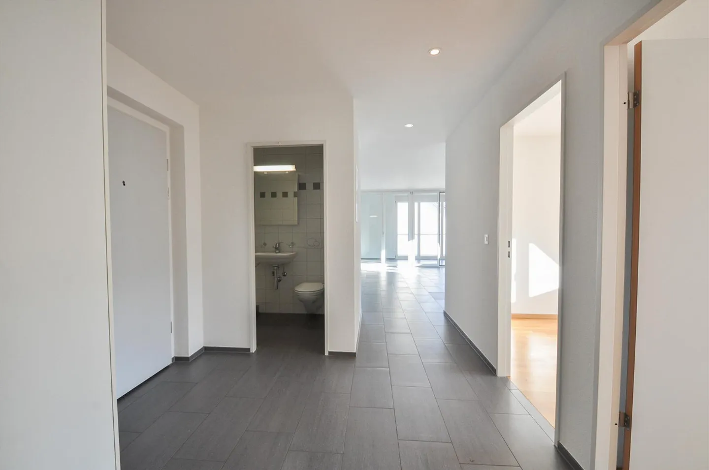Appartamento duplex di 5 1/2 stanze nel centro di Ettingen - Foto 8 di 14