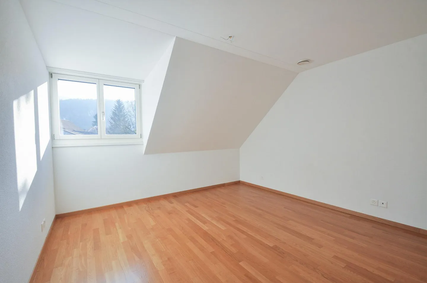 Appartamento duplex di 5 1/2 stanze nel centro di Ettingen - Foto 10 di 14