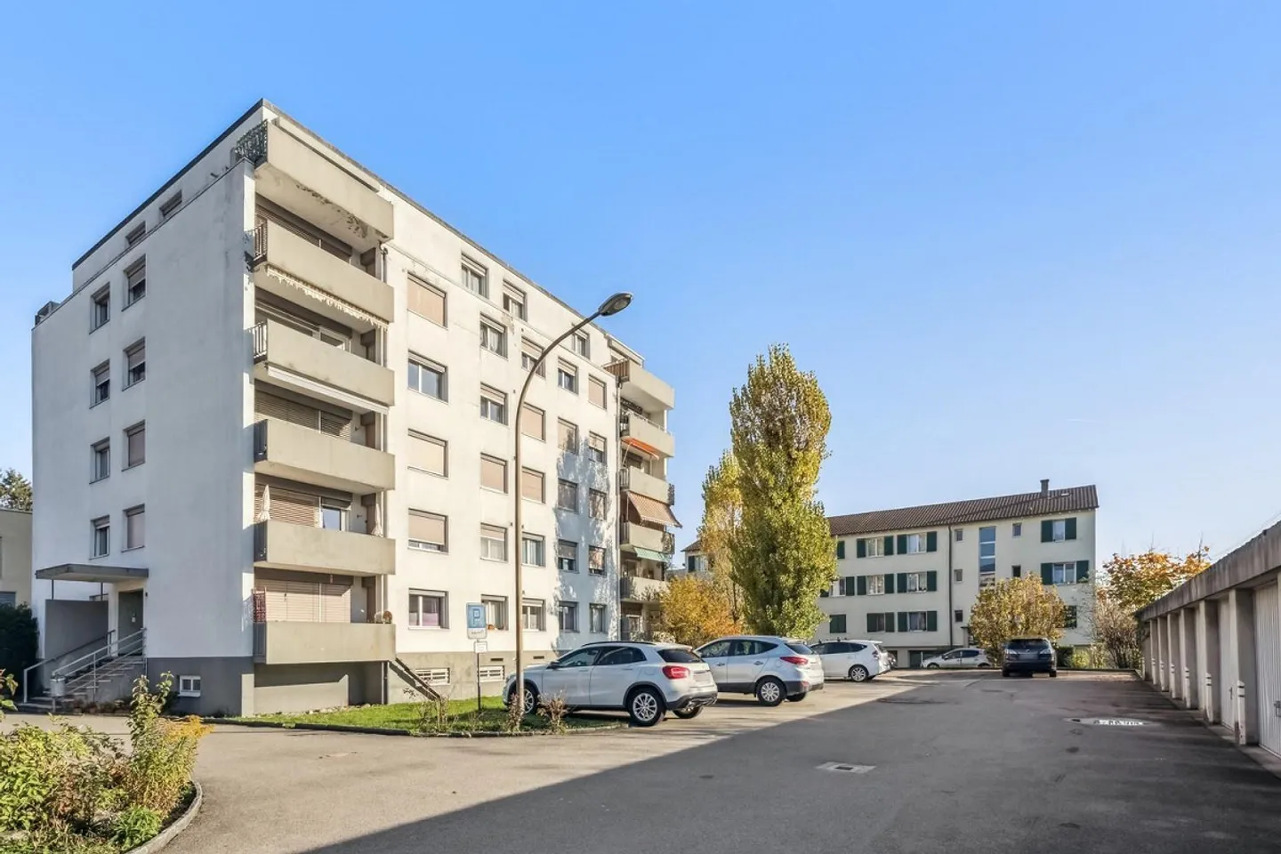 Ideal Location - Sunny - Spacious - Photo 1 of 7