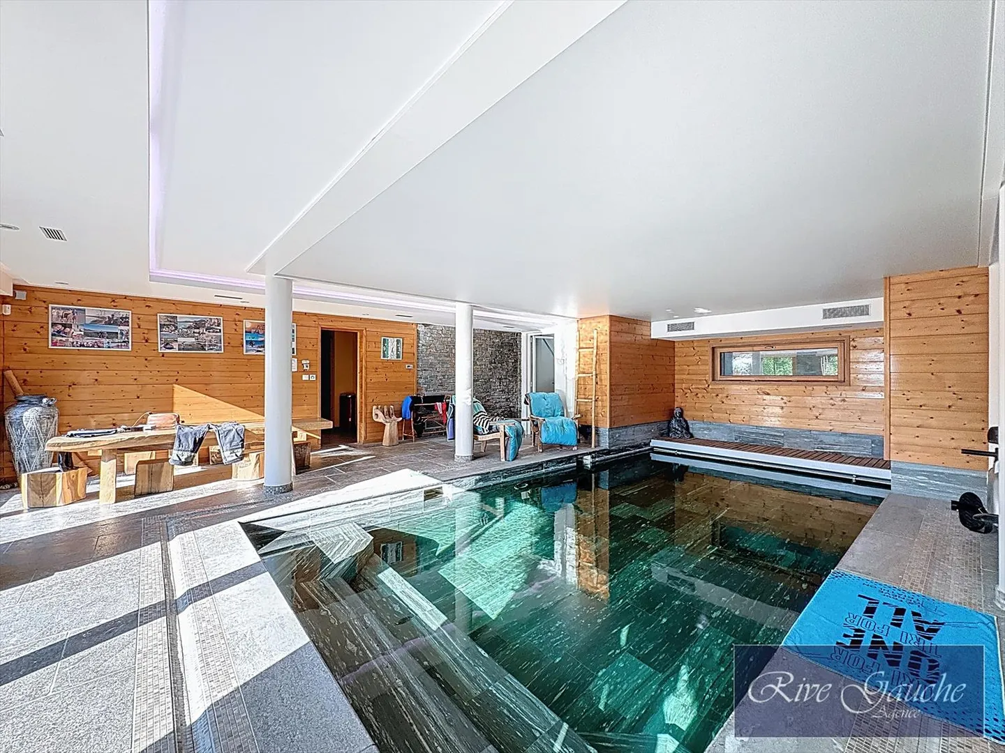 Villa d'architecte à Saint-Cergues (FR) avec piscine intérieure - Photo 2 sur 13