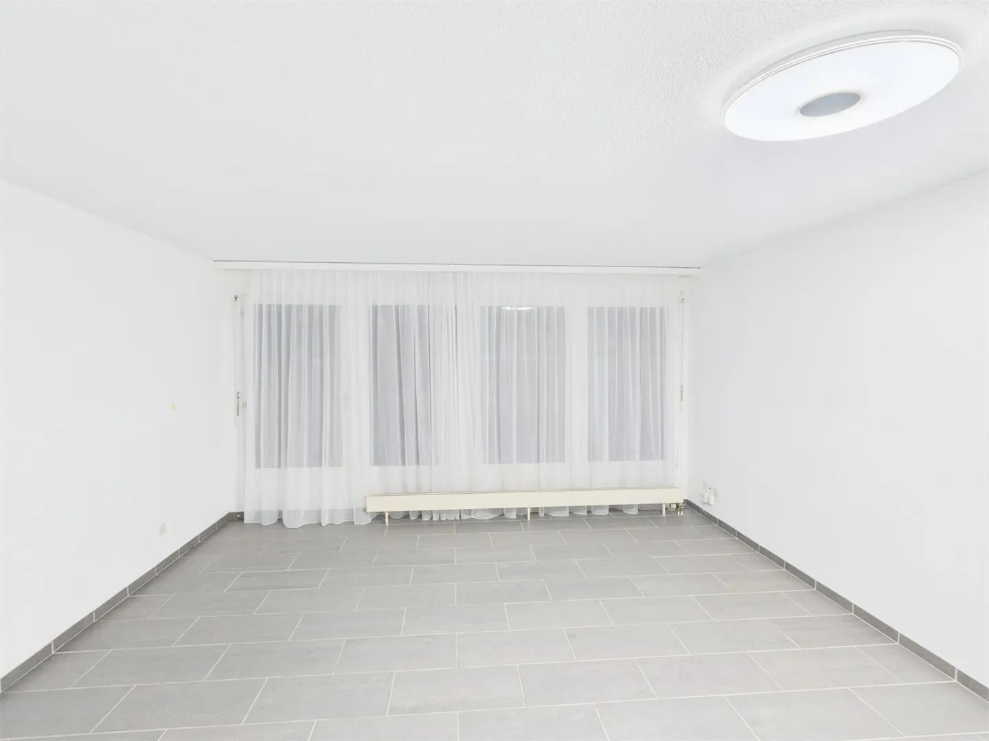 Charming and modern 1.5-room apartment with terrace - Photo 2 of 7