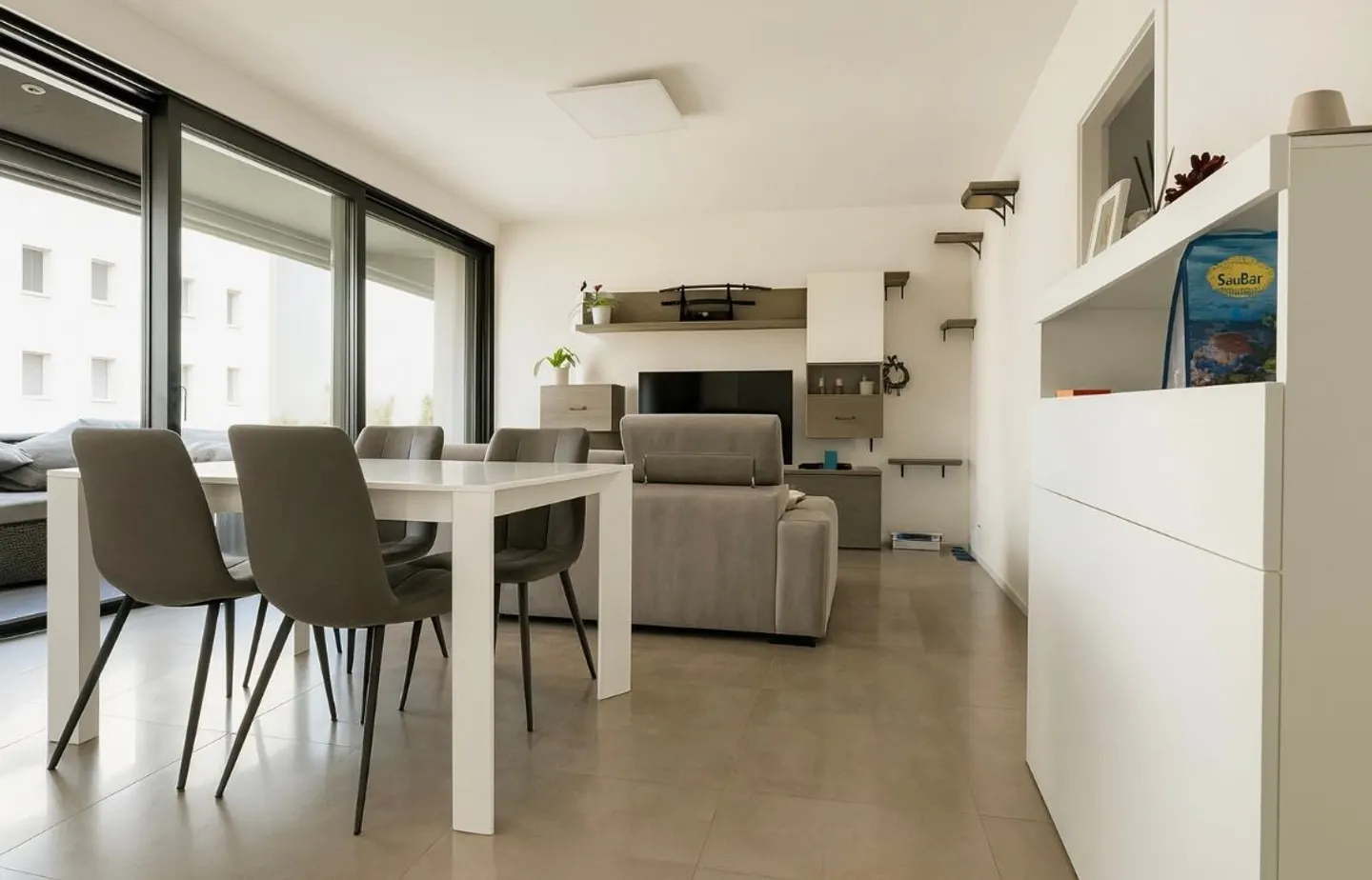 Modern Apartment with Terrace - Photo 2 of 12
