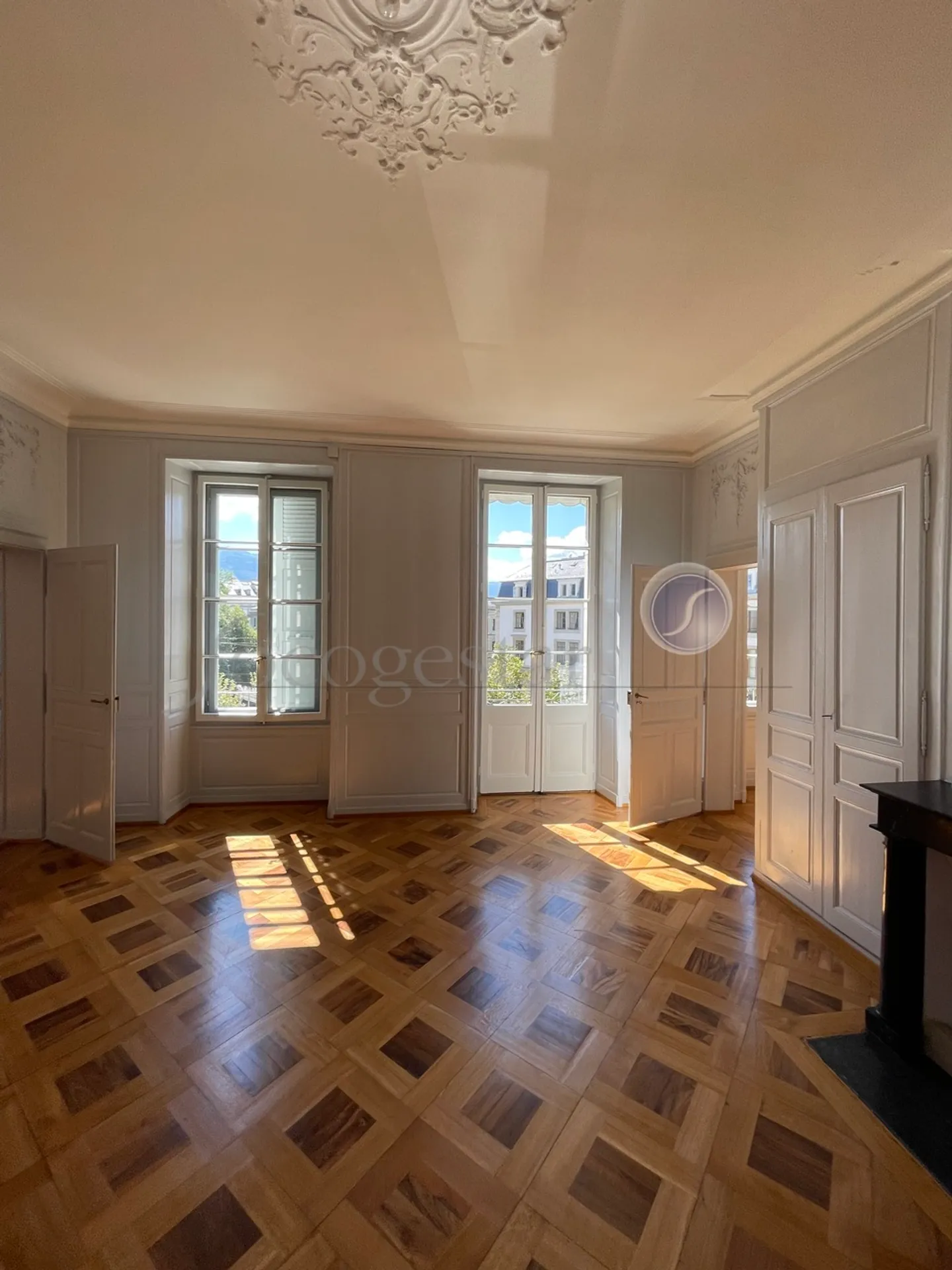 A LOUER DANS UN IMMEUBLE ANCIEN DE LA VIEILLE VILLE,  - Photo 12 sur 17