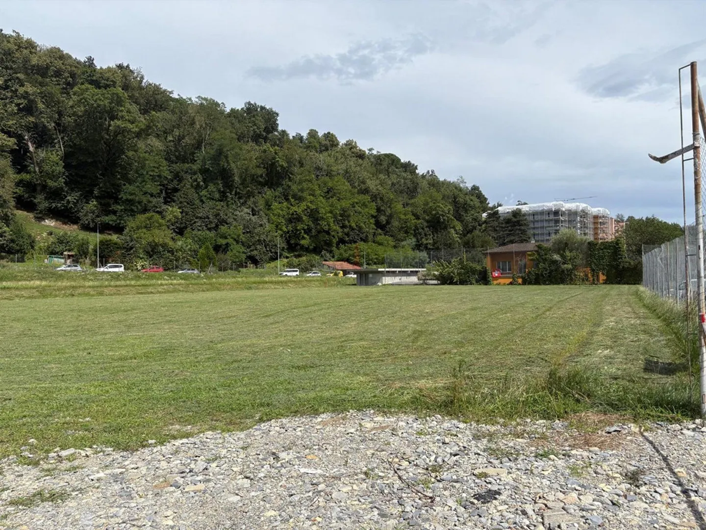 SPLENDIDO TERRENO PIANEGGIANTE NEL CUORE DEL PAESE - Foto 1 di 3