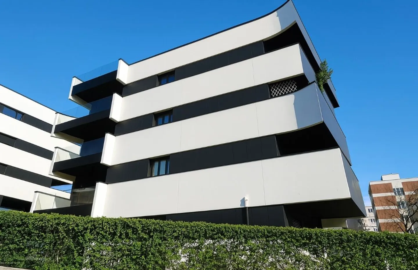 Modern Apartment with Terrace - Photo 11 of 12