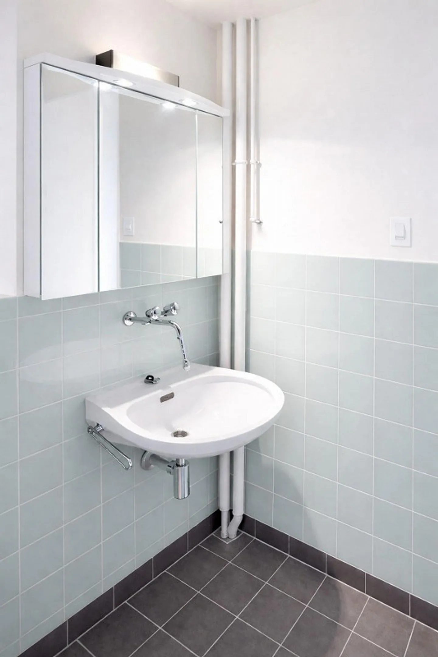 Ideal Location - Sunny - Spacious - Photo 5 of 7