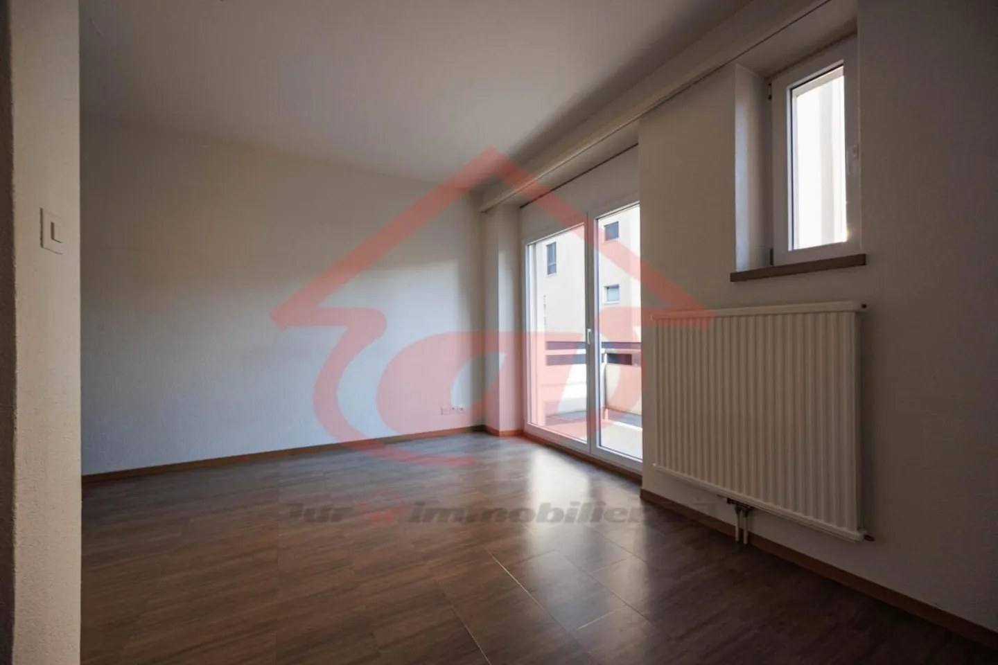 Bureau lumineux avec balcon - Photo 2 sur 16