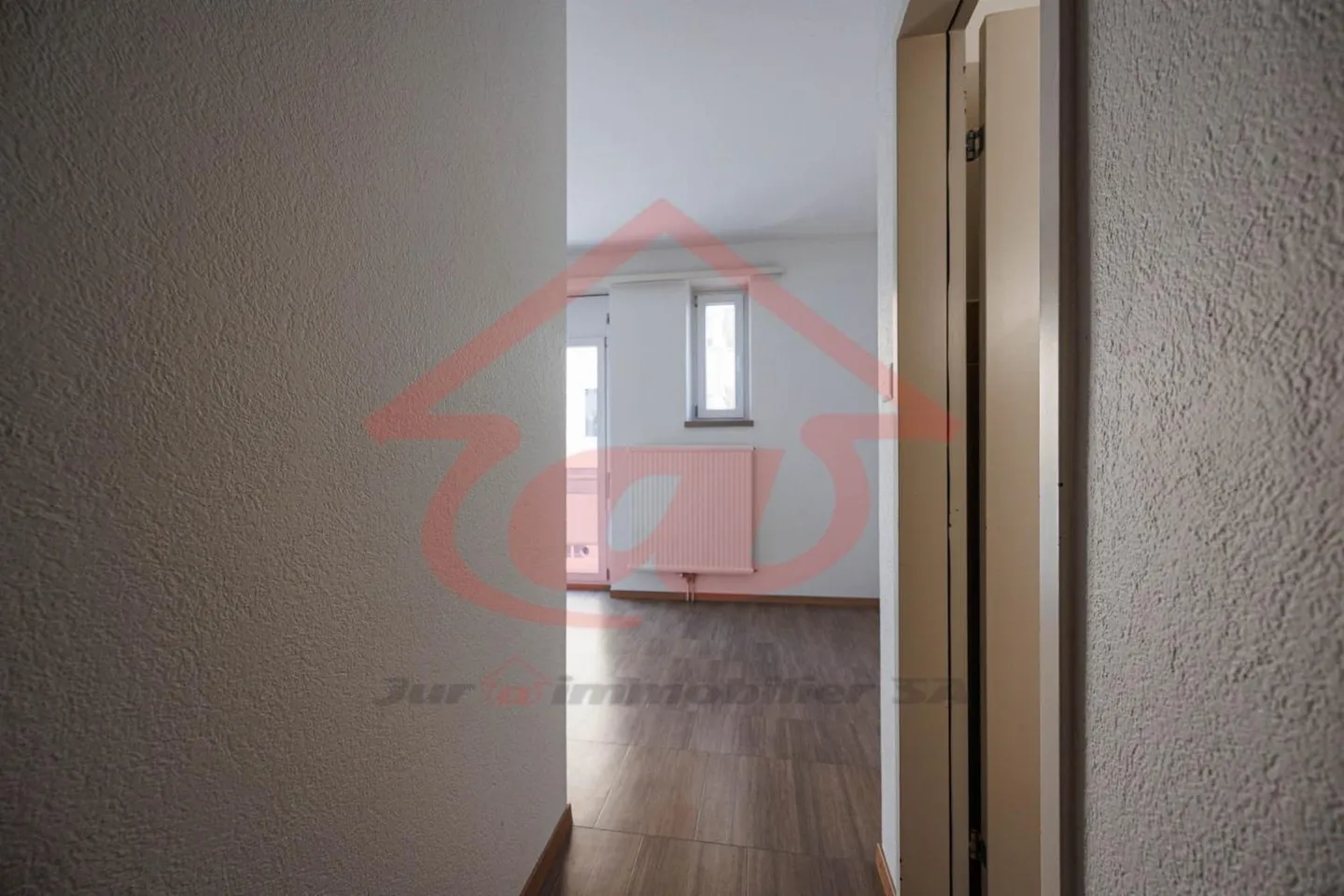 Bureau lumineux avec balcon - Photo 4 sur 16