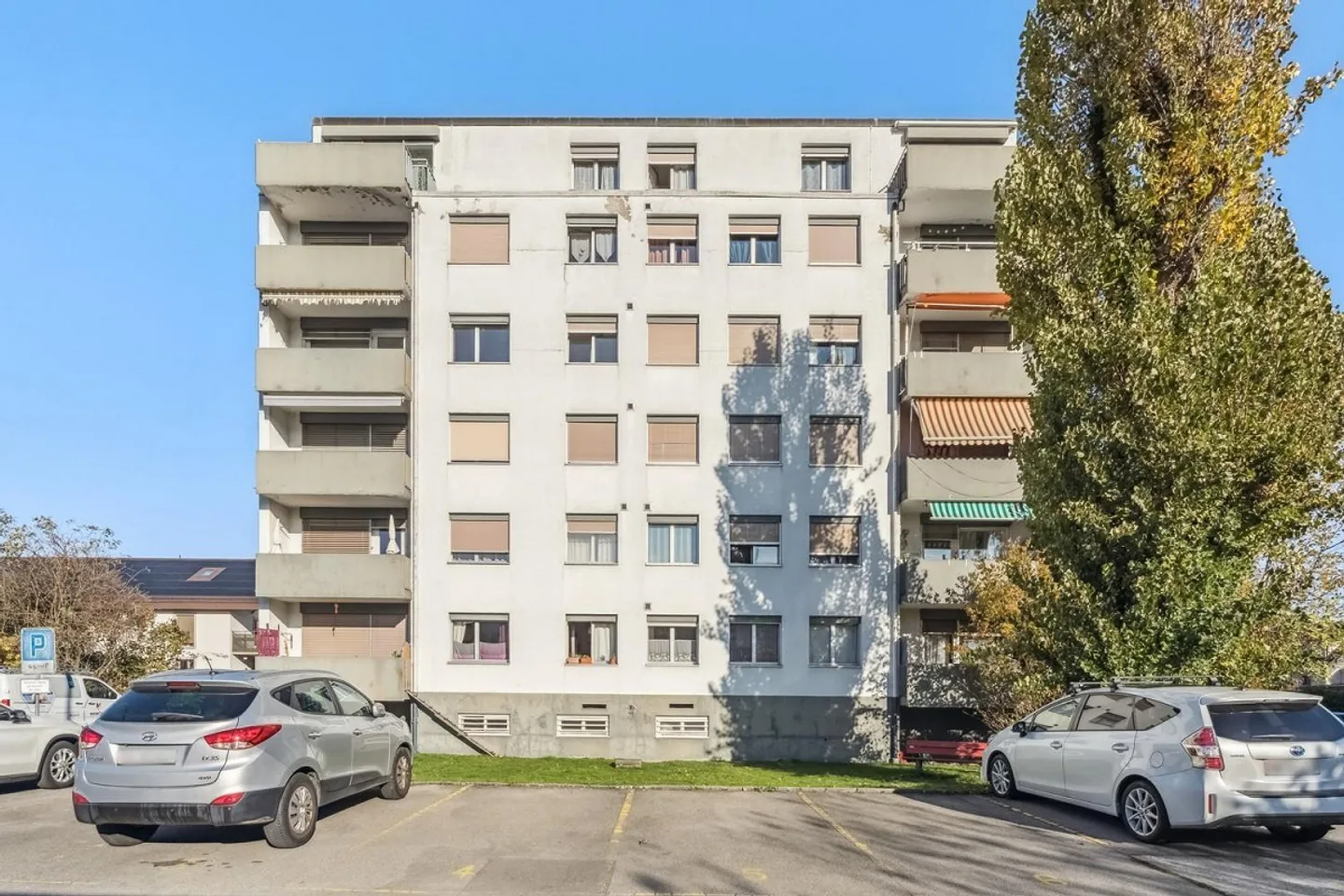 Ideal Location - Sunny - Spacious - Photo 7 of 7