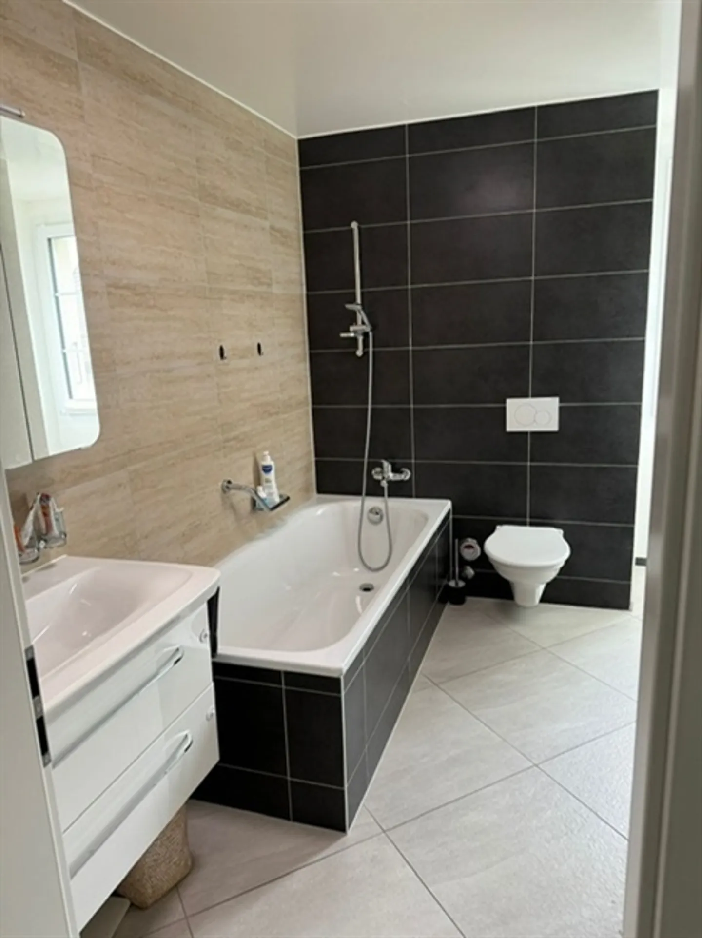 Eclagnens, à vendre, maison de caractère sur 3 niveaux avec jardin - Photo 13 sur 13