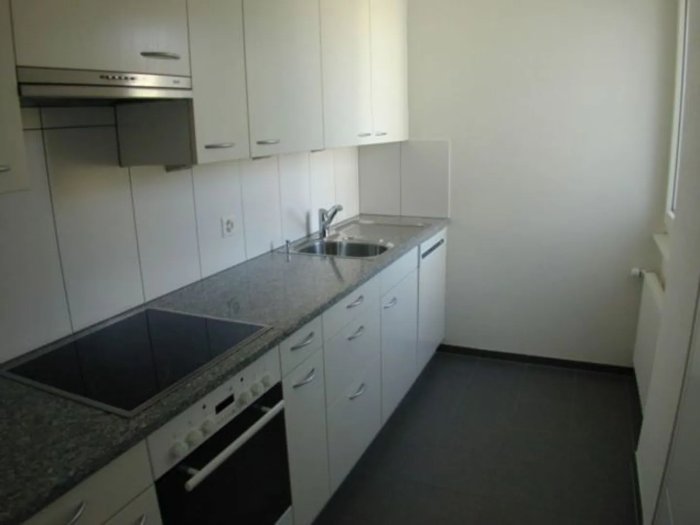 In un tranquillo quartiere residenziale - Foto 2 di 4