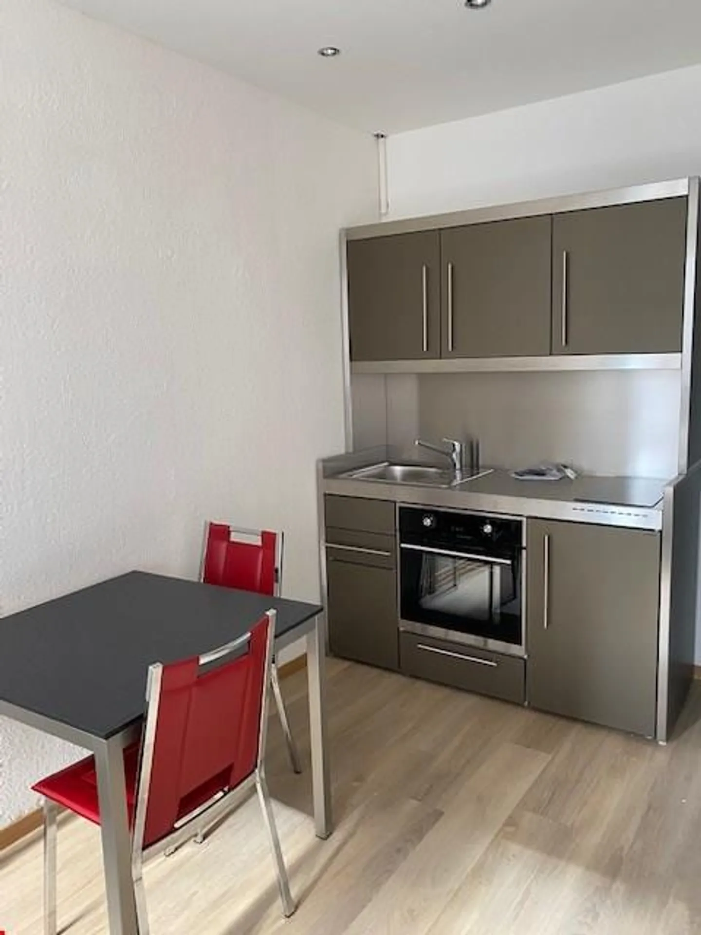 Studio moderne meublé à louer à Hergiswil - Photo 1 sur 7