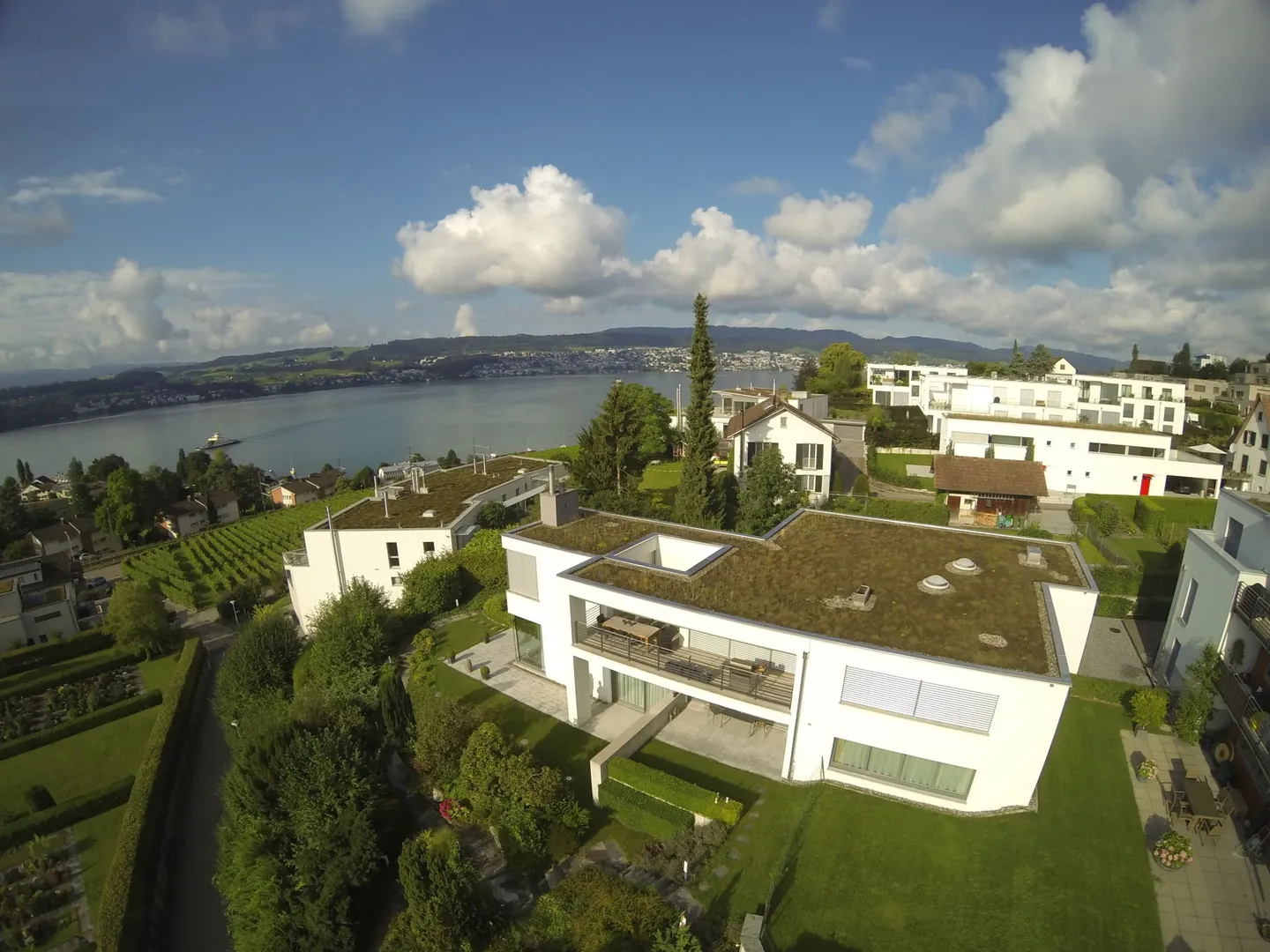 Ampio attico di 4,5 stanze con vista sulle montagne e sul lago - Foto 1 di 8