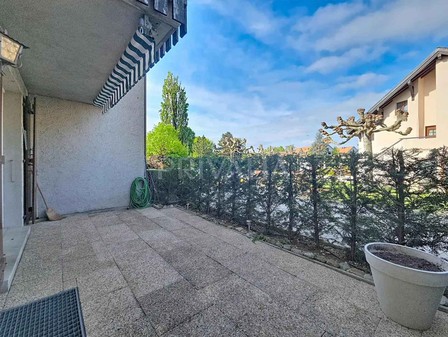 Beautiful ground floor apartment with terrace in the heart of Choulex - Photo 8 of 10