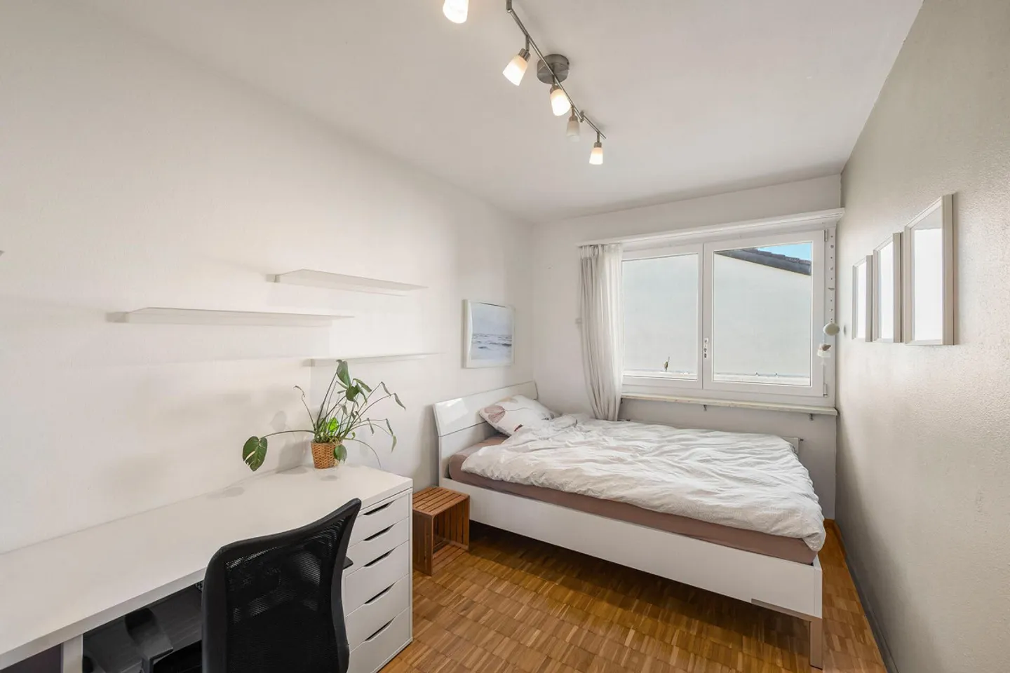 A Home to Arrive – Well-Maintained End Row House in Family-Friendly Area - Photo 6 of 14