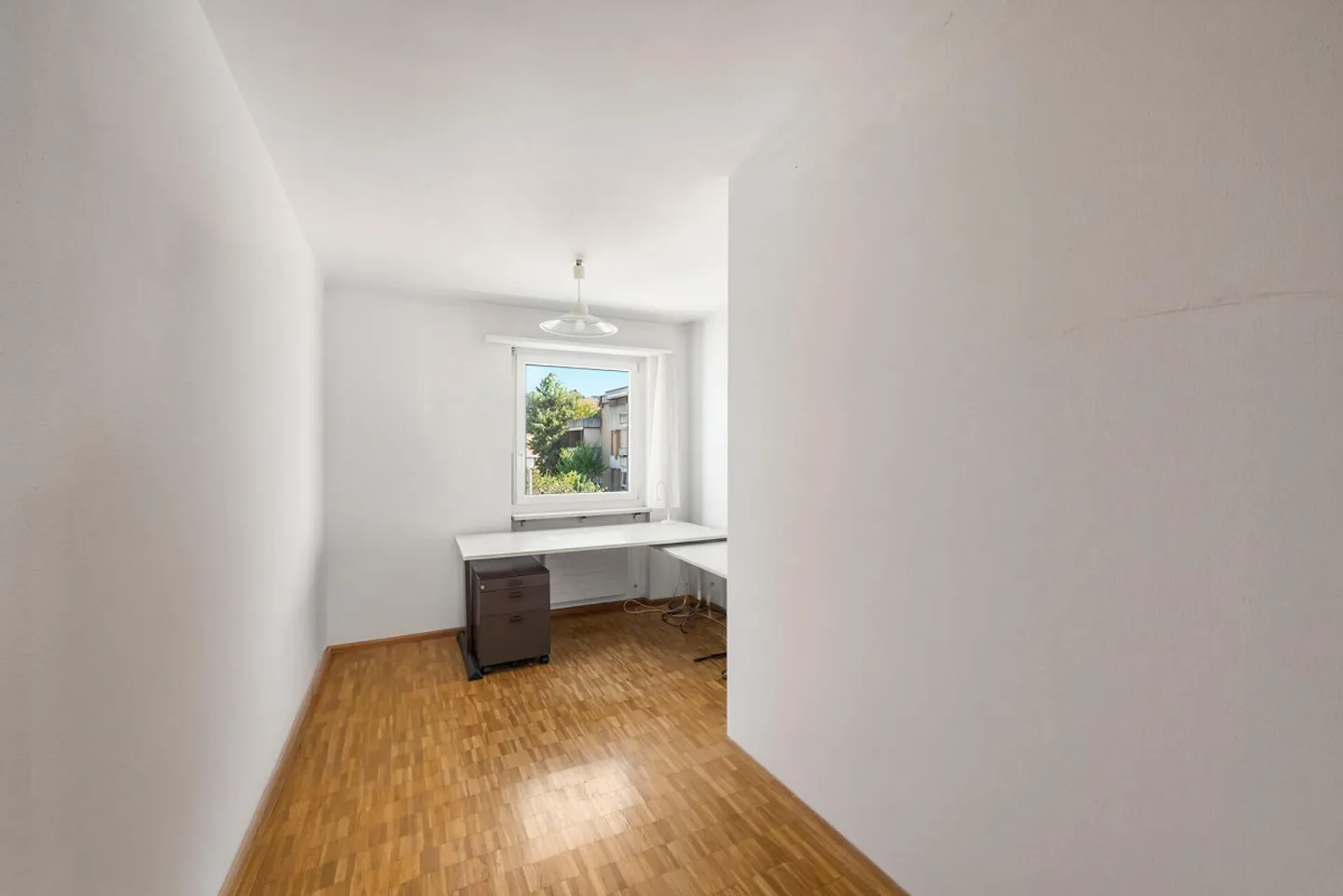 A Home to Arrive – Well-Maintained End Row House in Family-Friendly Area - Photo 11 of 14