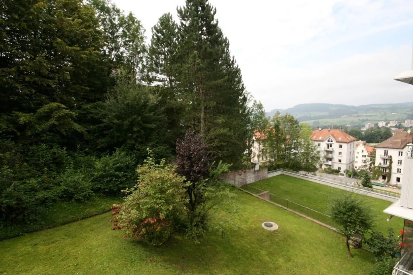 Quietly located 5.5-room apartment near the forest - Photo 1 of 7