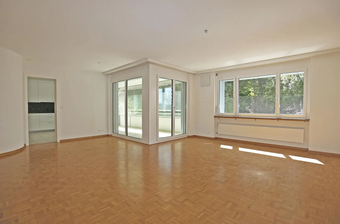 Quietly located 5.5-room apartment near the forest - Photo 3 of 7