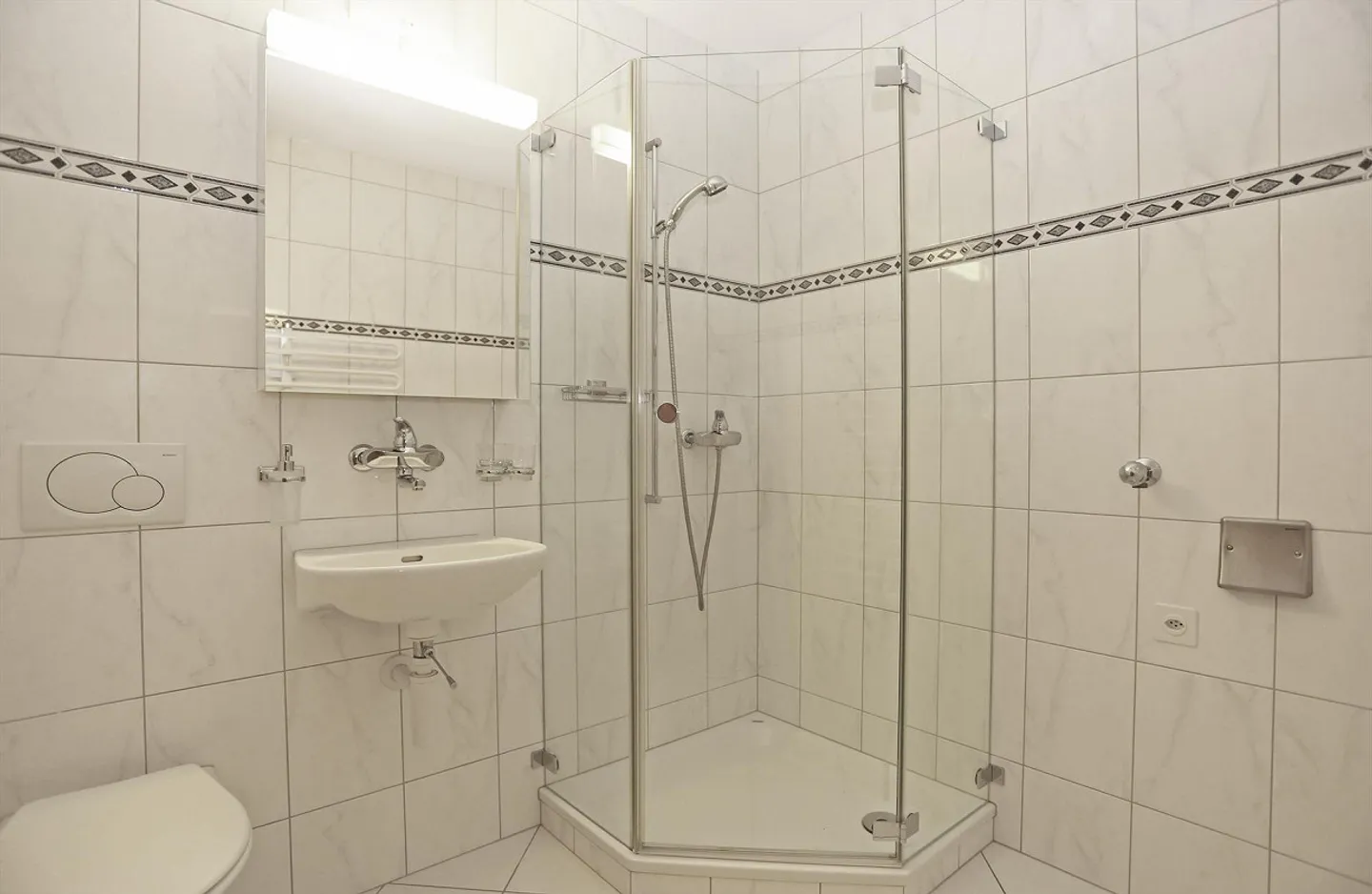 Quietly located 5.5-room apartment near the forest - Photo 5 of 7