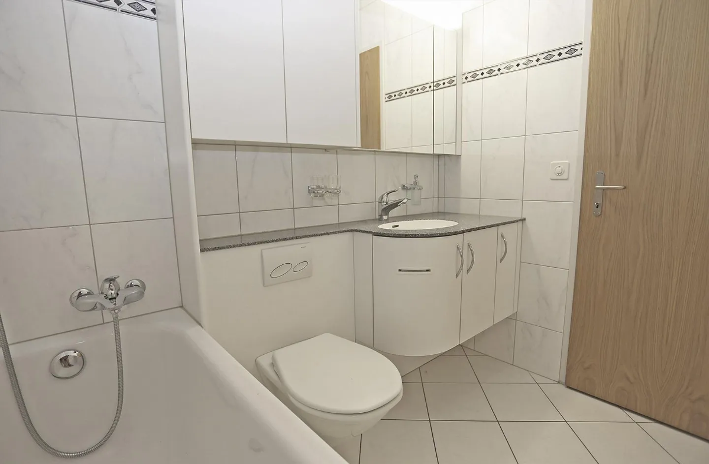 Quietly located 5.5-room apartment near the forest - Photo 6 of 7