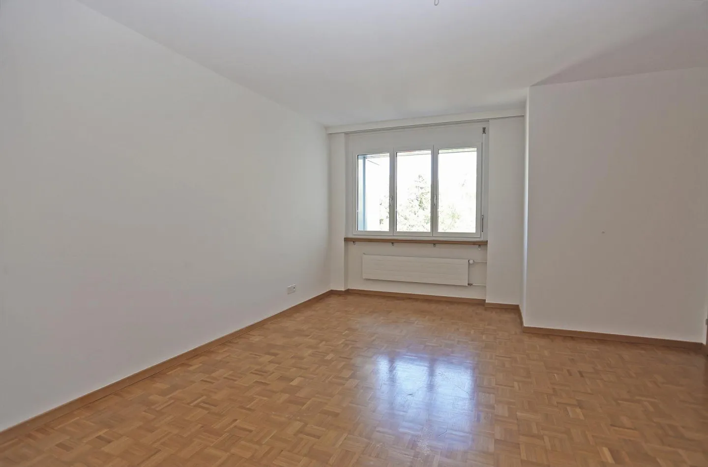 Quietly located 5.5-room apartment near the forest - Photo 7 of 7