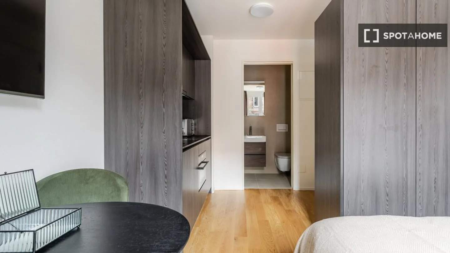 Studio à louer - Photo 3 sur 8