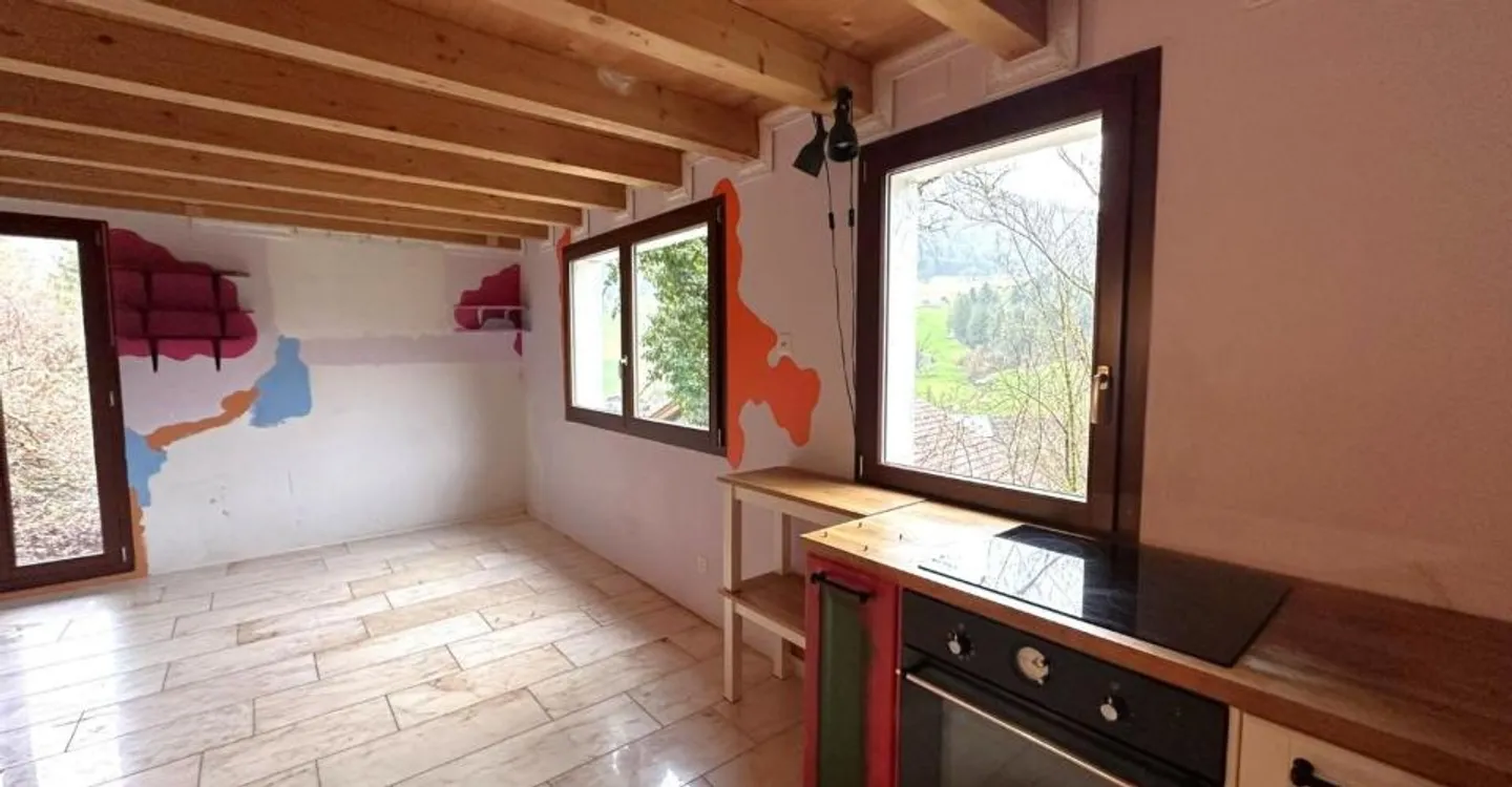 Charming Detached House - Photo 3 of 10