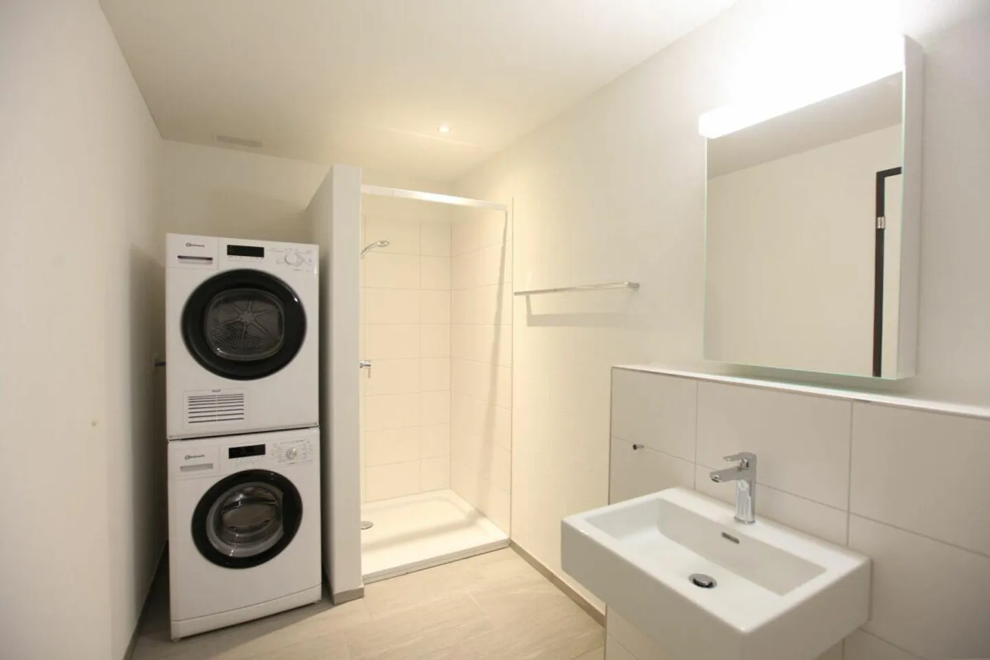 Modern 4.5 room apartment with spacious balcony! - Photo 6 of 13