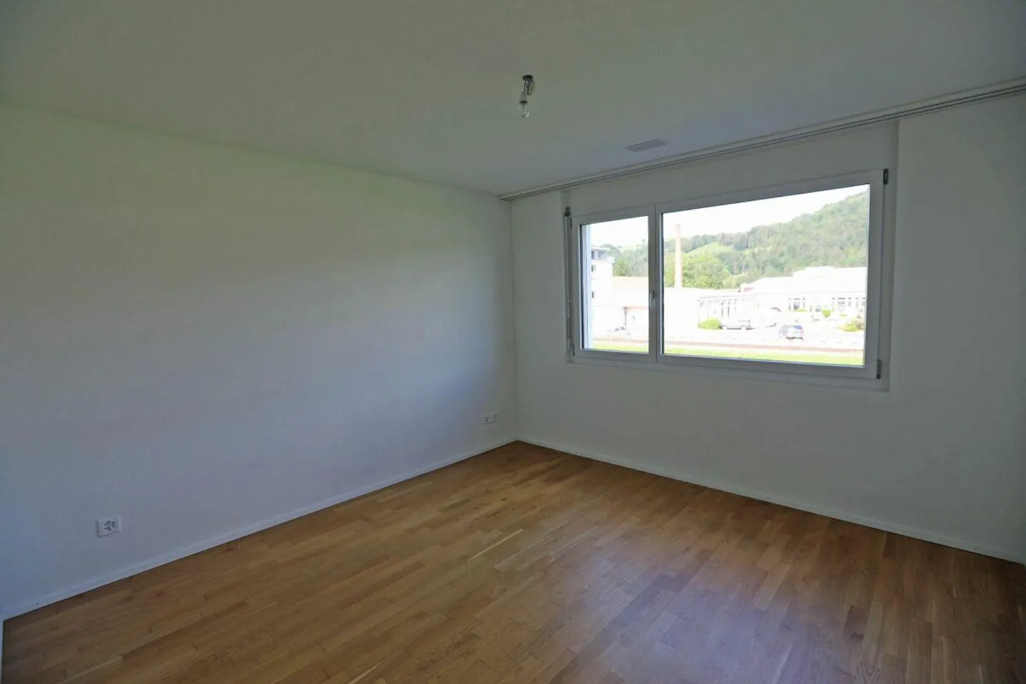 Modern 4.5 room apartment with spacious balcony! - Photo 7 of 13