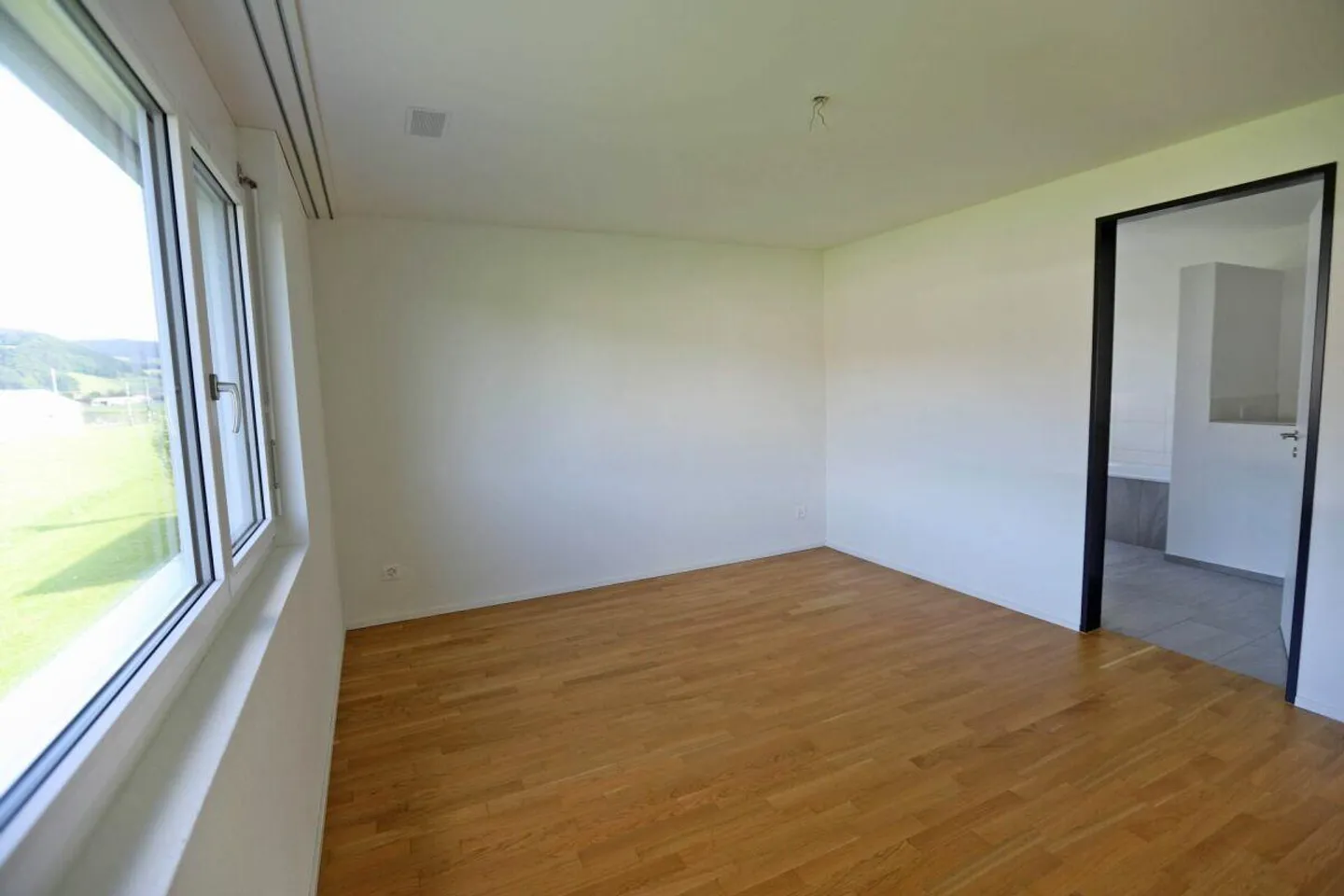 Modern 4.5 room apartment with spacious balcony! - Photo 9 of 13