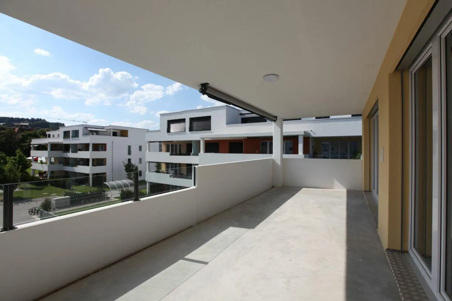 Modern 4.5 room apartment with spacious balcony! - Photo 10 of 13