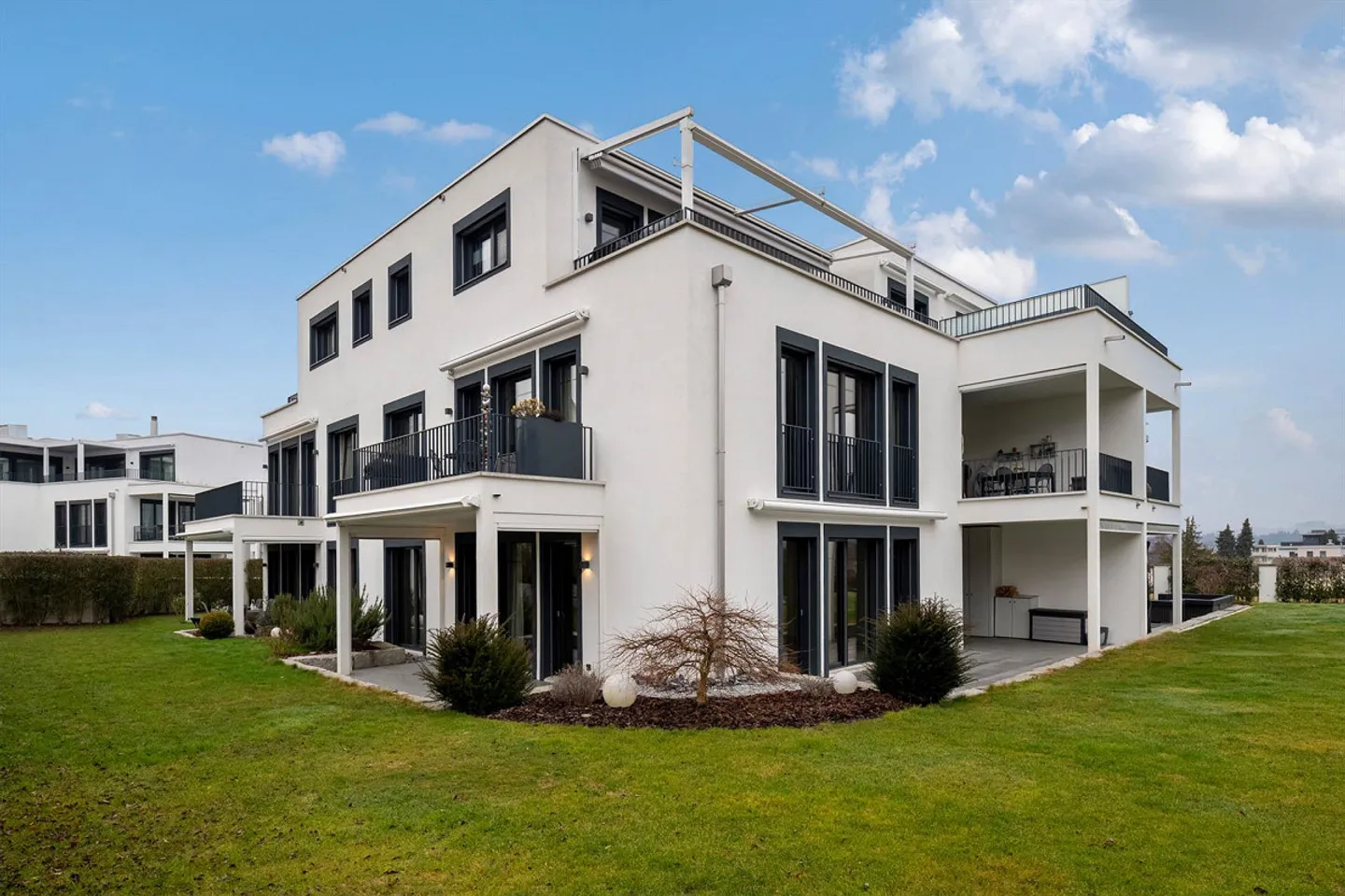 Exclusive 3½-Room Garden Apartment... - Photo 1 of 18